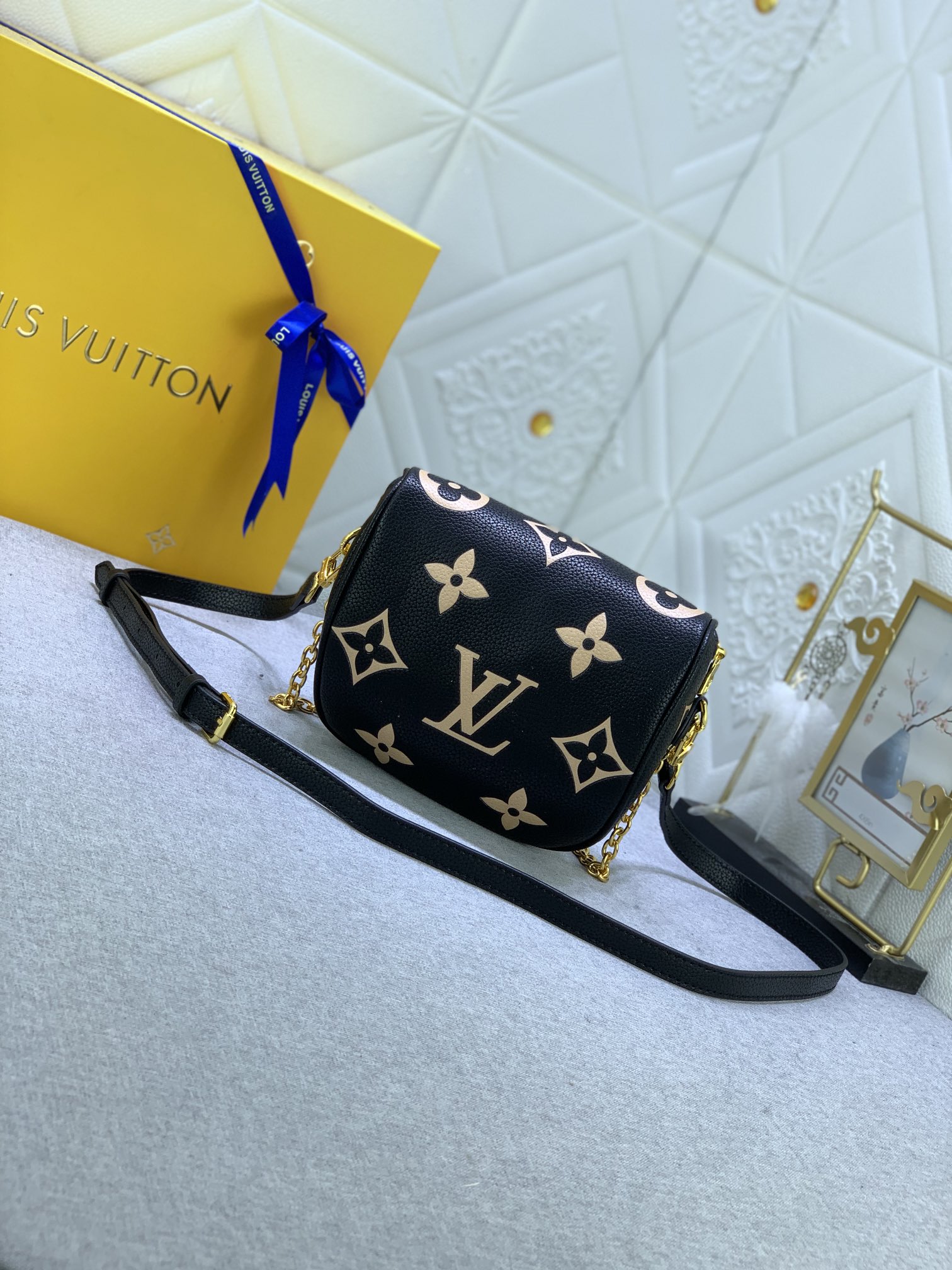 Louis Vuitton Mini Bumbag M82208 (6) 17x12x9.5cm