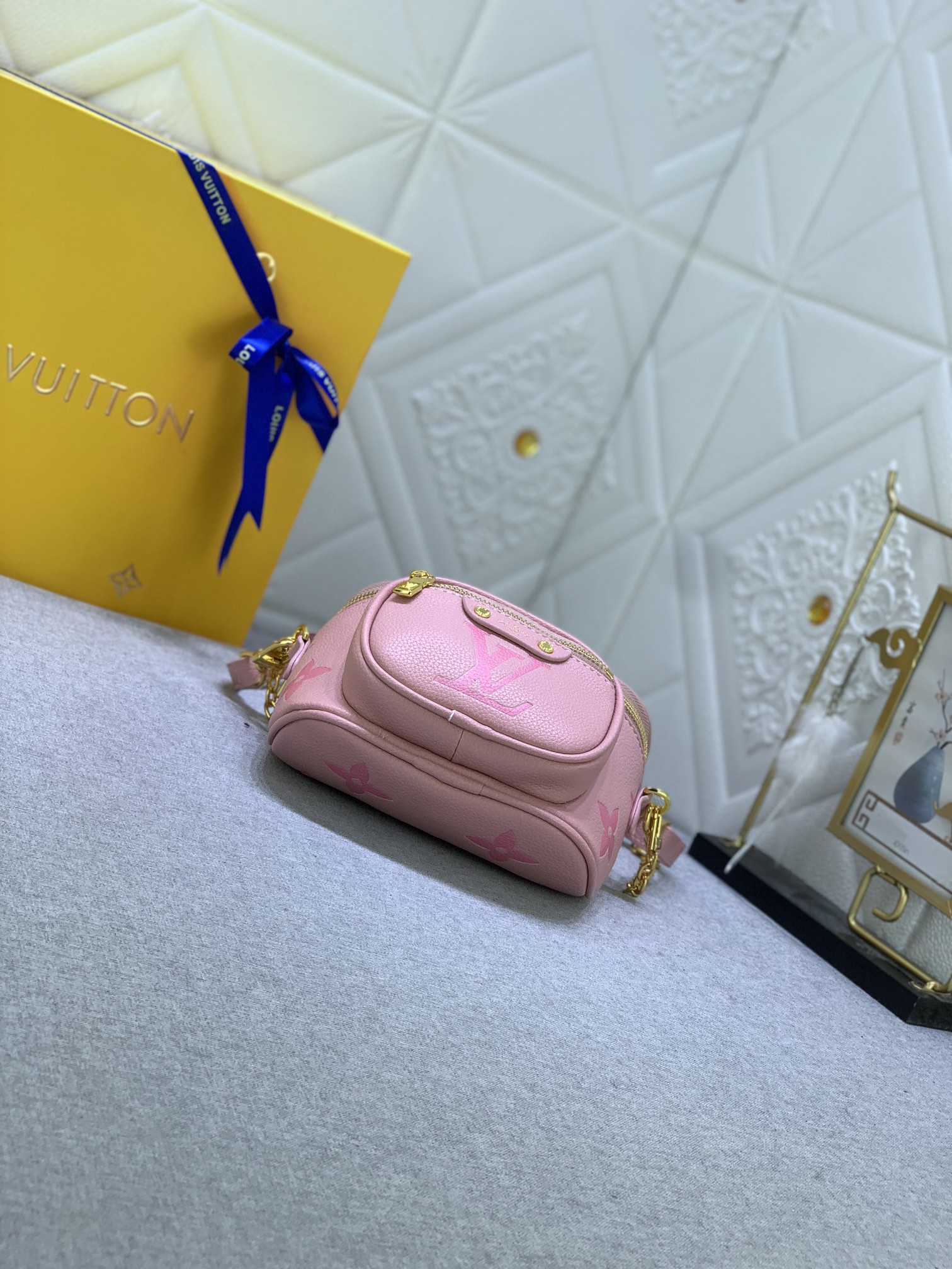 Louis Vuitton Mini Bumbag M82208 (5) 17x12x9.5cm