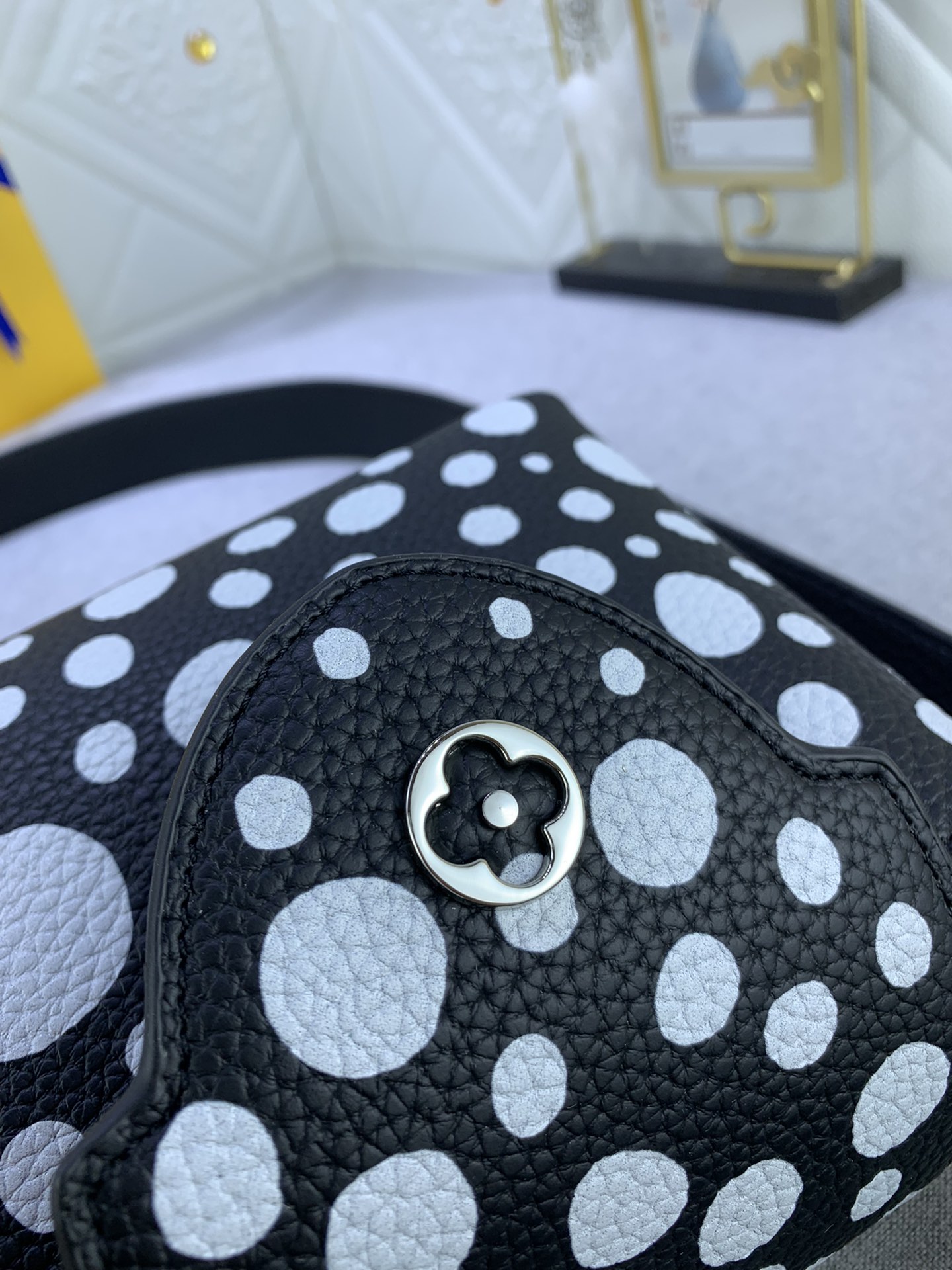 Louis Vuitton x YK Capucines M21663 (8) 21x14x8cm