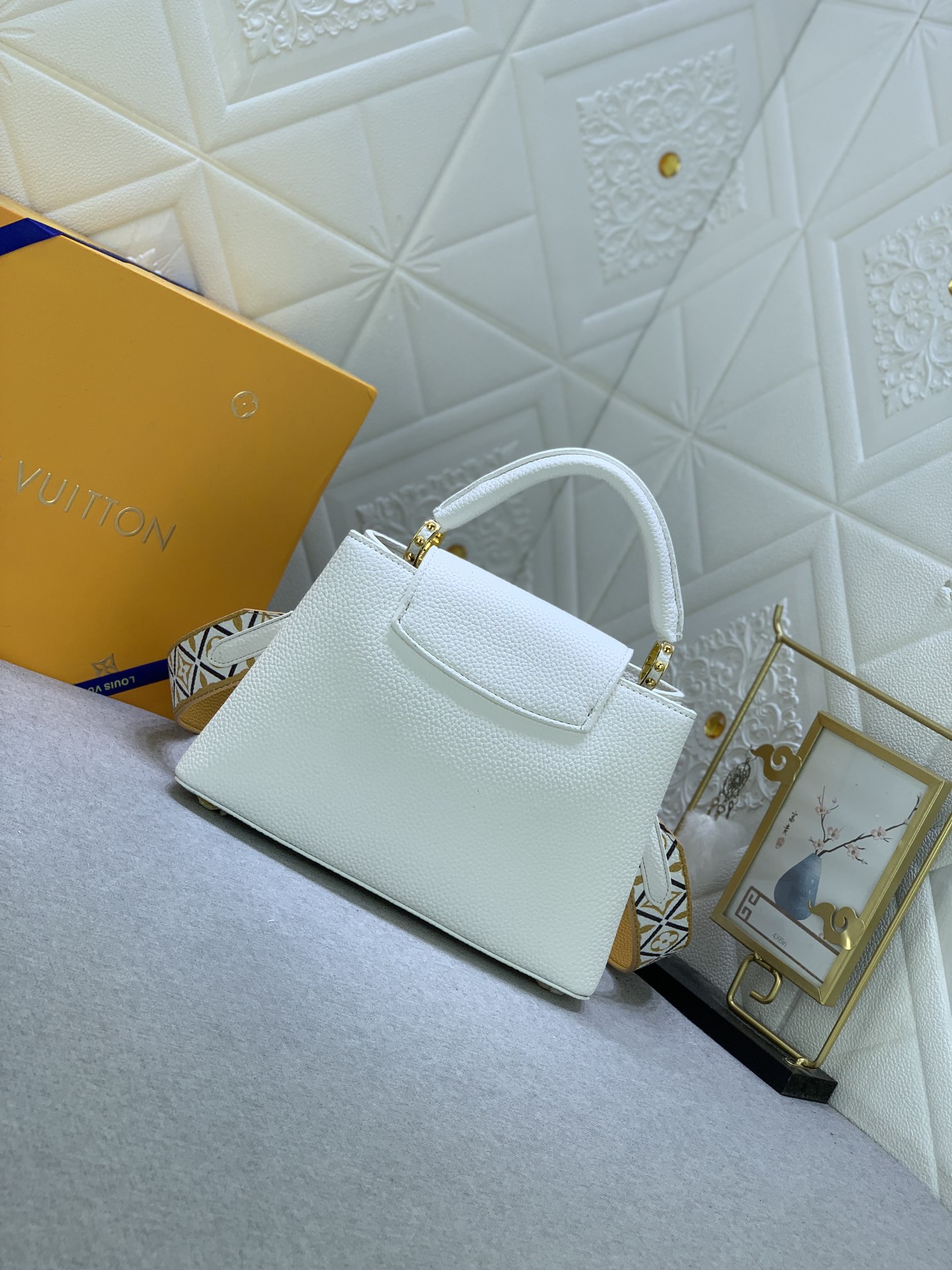 Louis Vuitton Capucines BB M23064 (2) 27x18x9cm