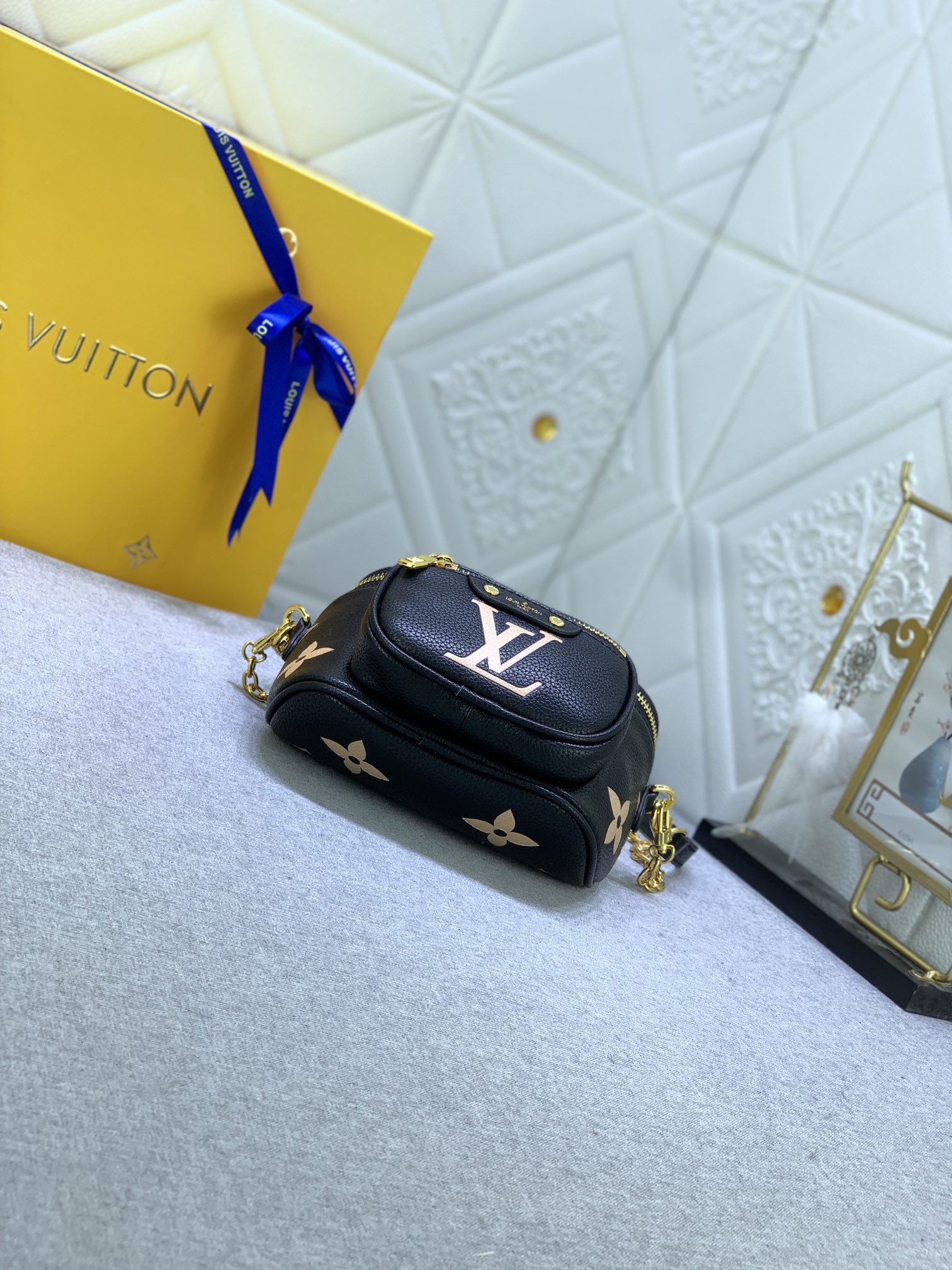 Louis Vuitton Mini Bumbag M82208 (6) 17x12x9.5cm