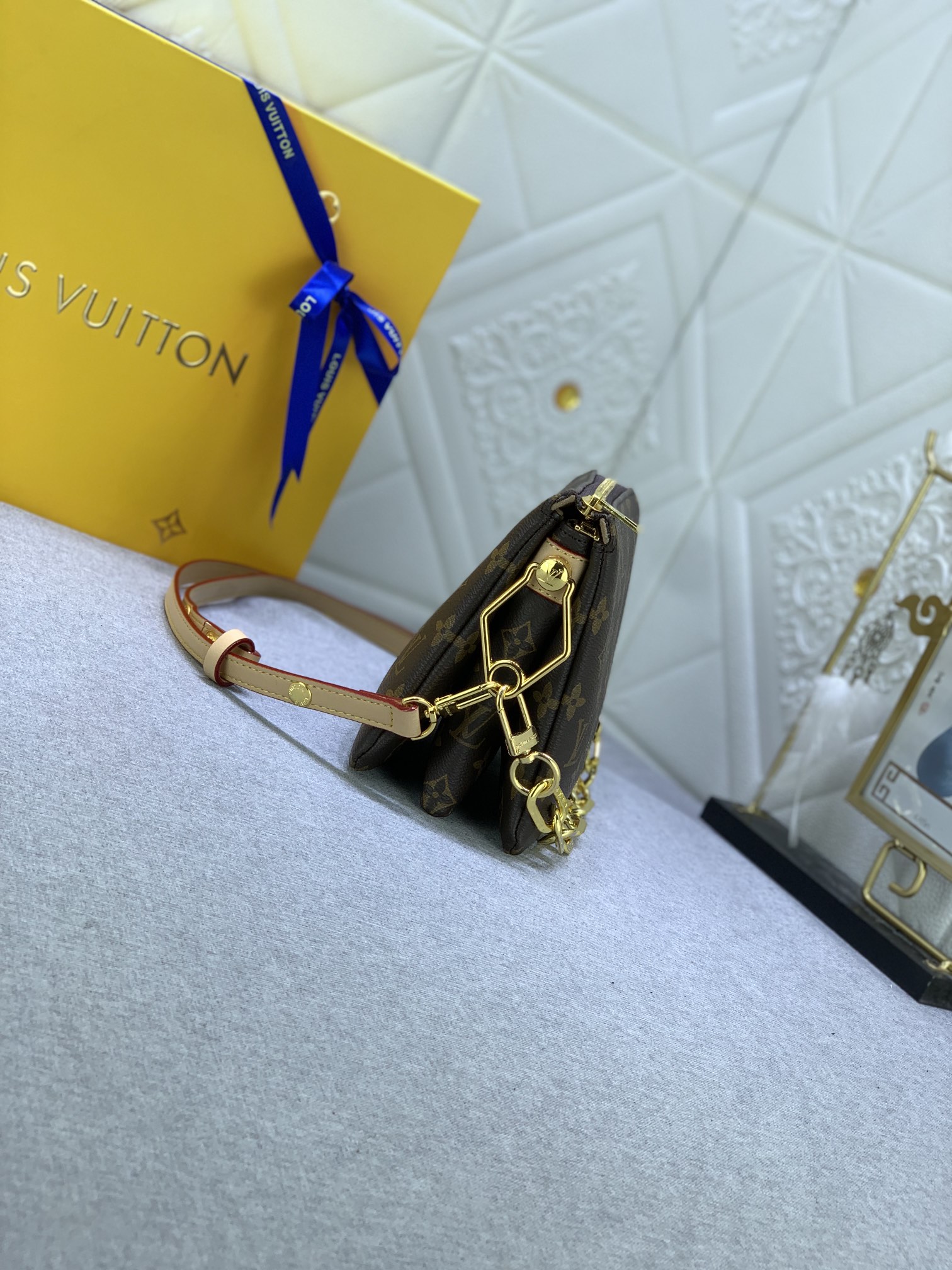 Louis Vuitton Coussin BB M20574 (2) 20 x 16 x 12cm