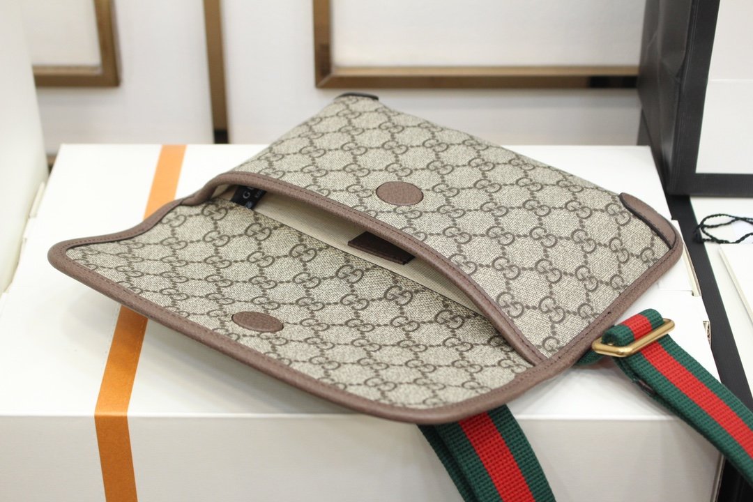 GUCCI Totem GG Superme 493930 24*16.5*4cm