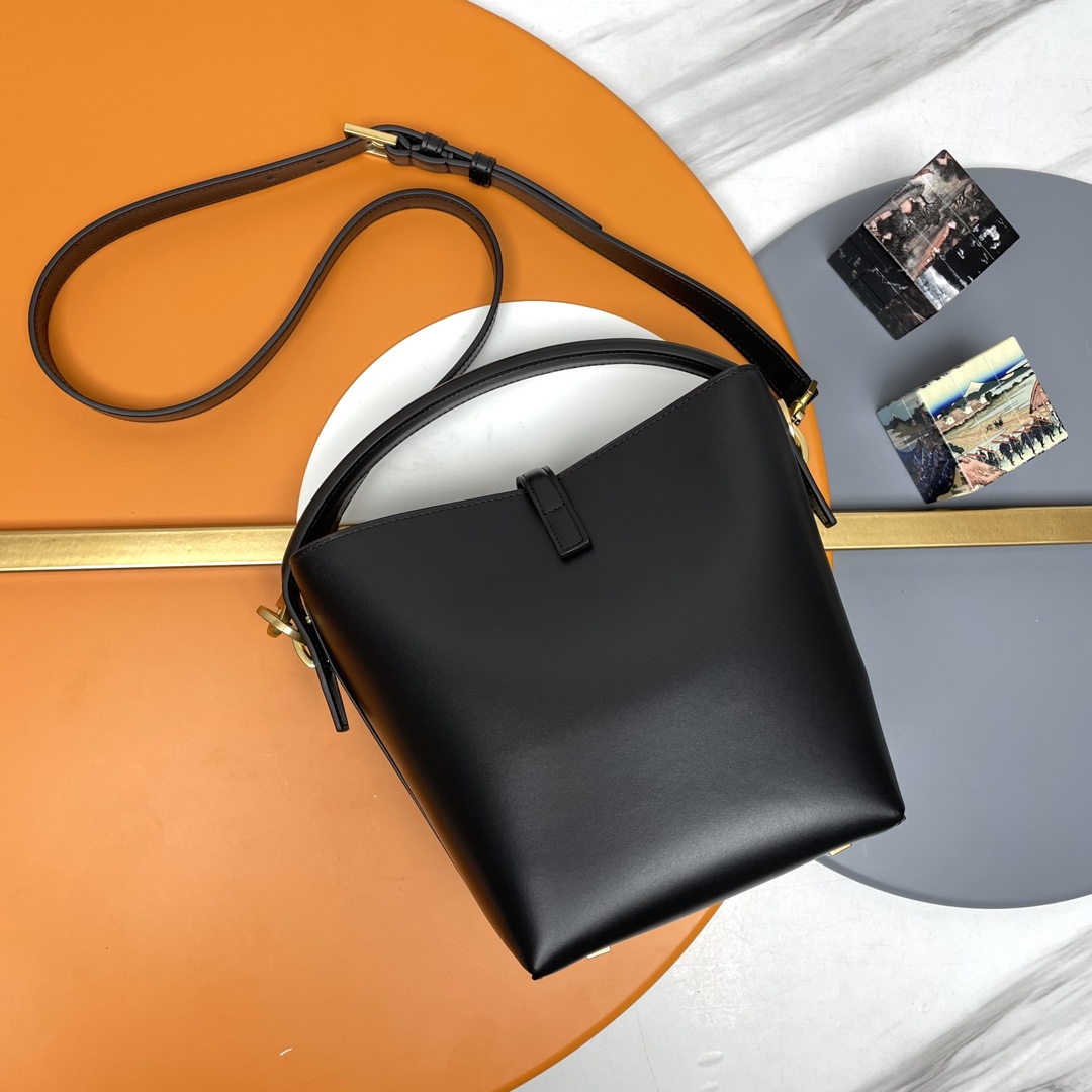 YSL LE 37 749036 17×20×13cm