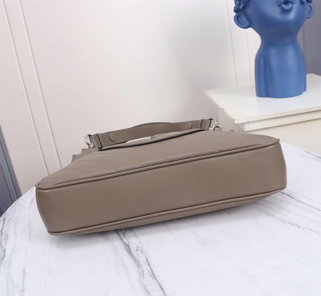 GUCCI 751518 24x30x6cm