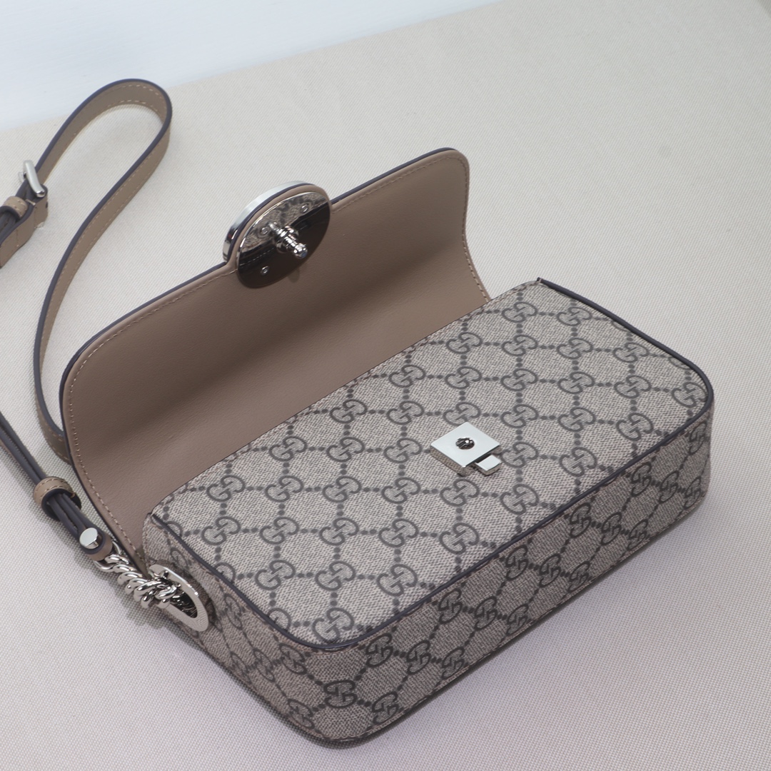 GUCCI 739722 21x10x5cm