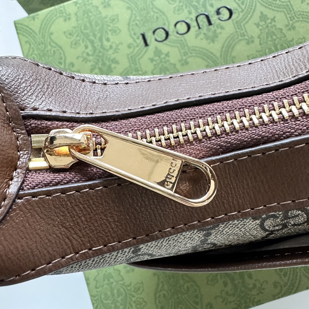 GUCCI 726843 22x12.5x5cm