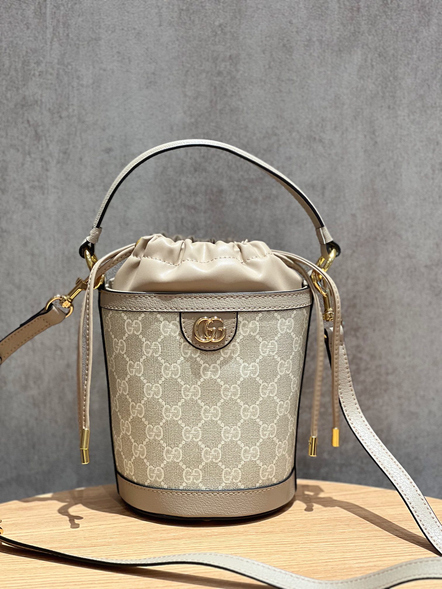 GUCCI 760199 11.5X20X8cm