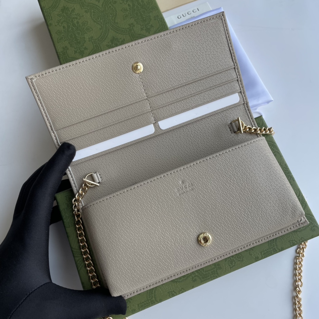 GUCCI 621892 19x10x4cm