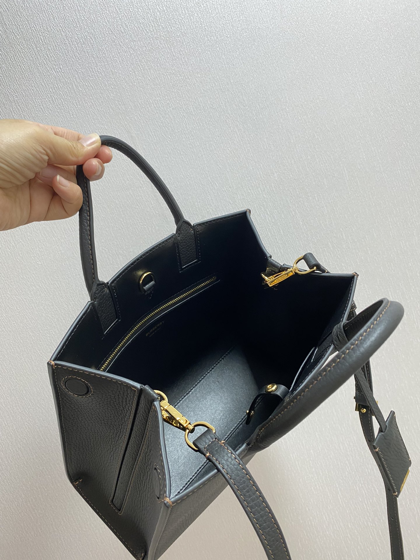 Burberry 044173 (9) 27x 11× 20cm