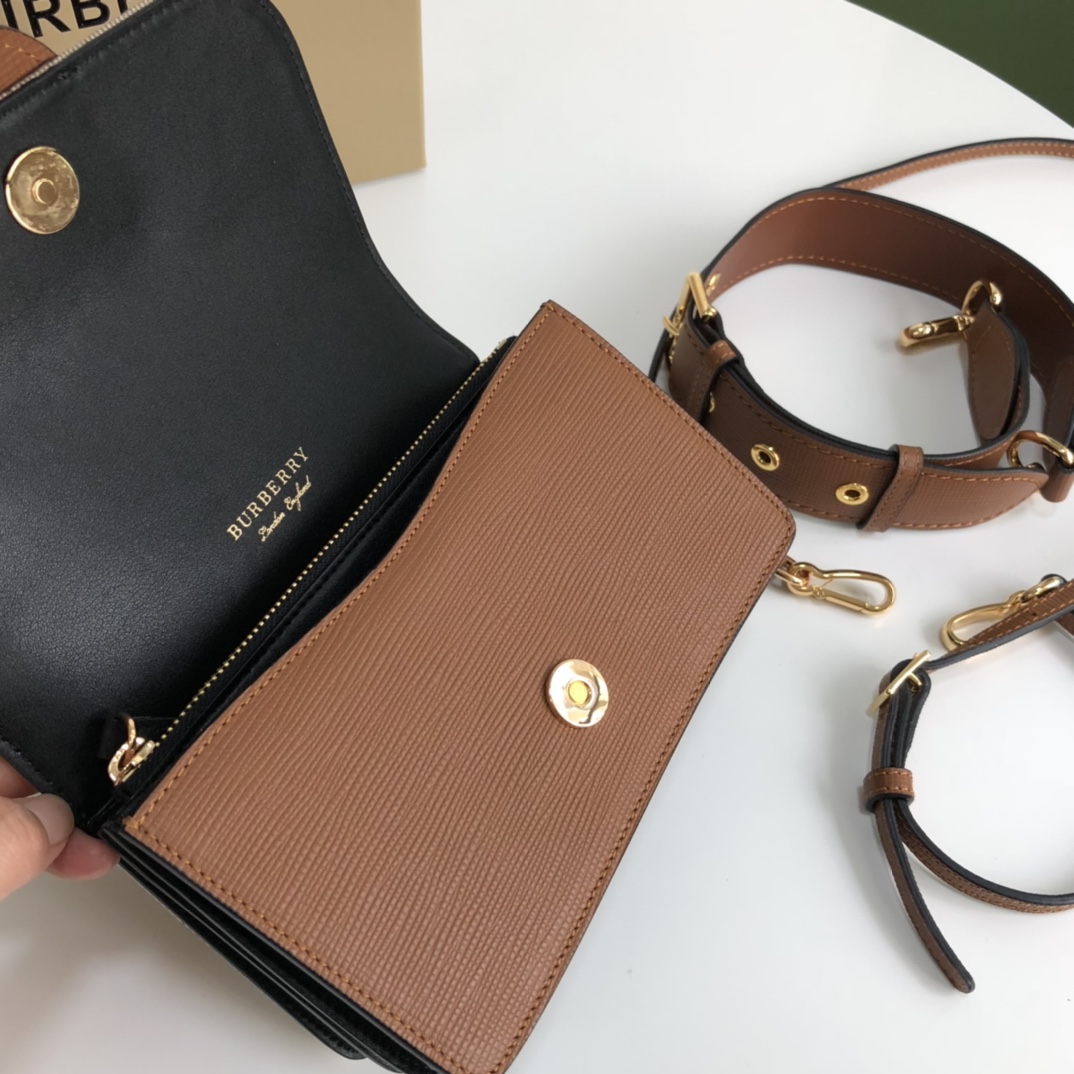 Burberry The Buckle 460160 19.5512cm