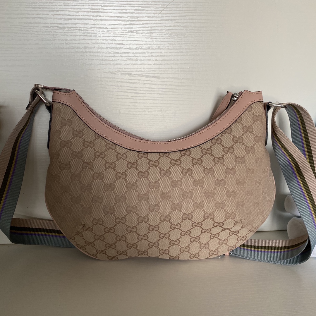 GUCCI 181092 33×23×4cm