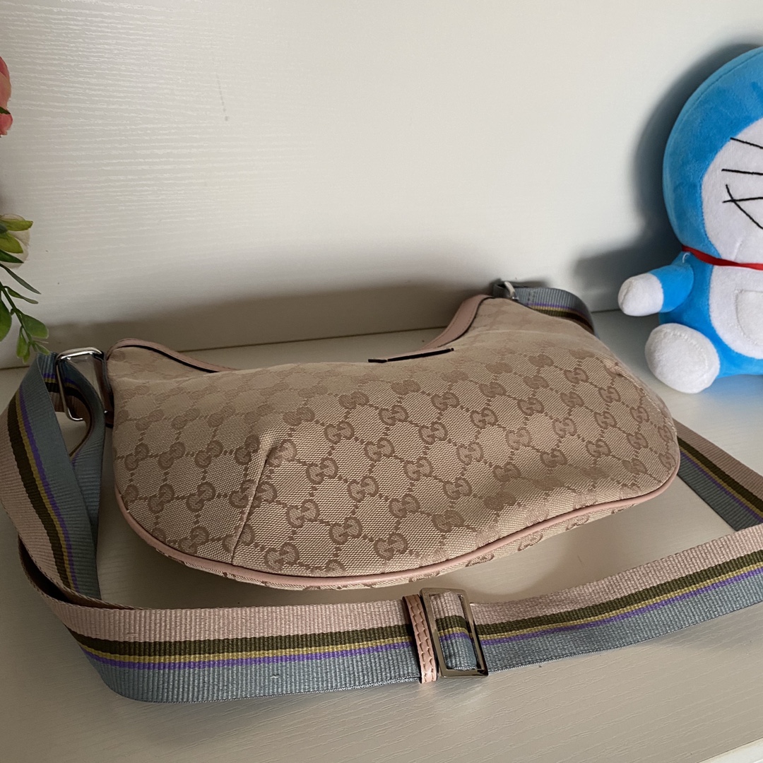 GUCCI 181092 33×23×4cm