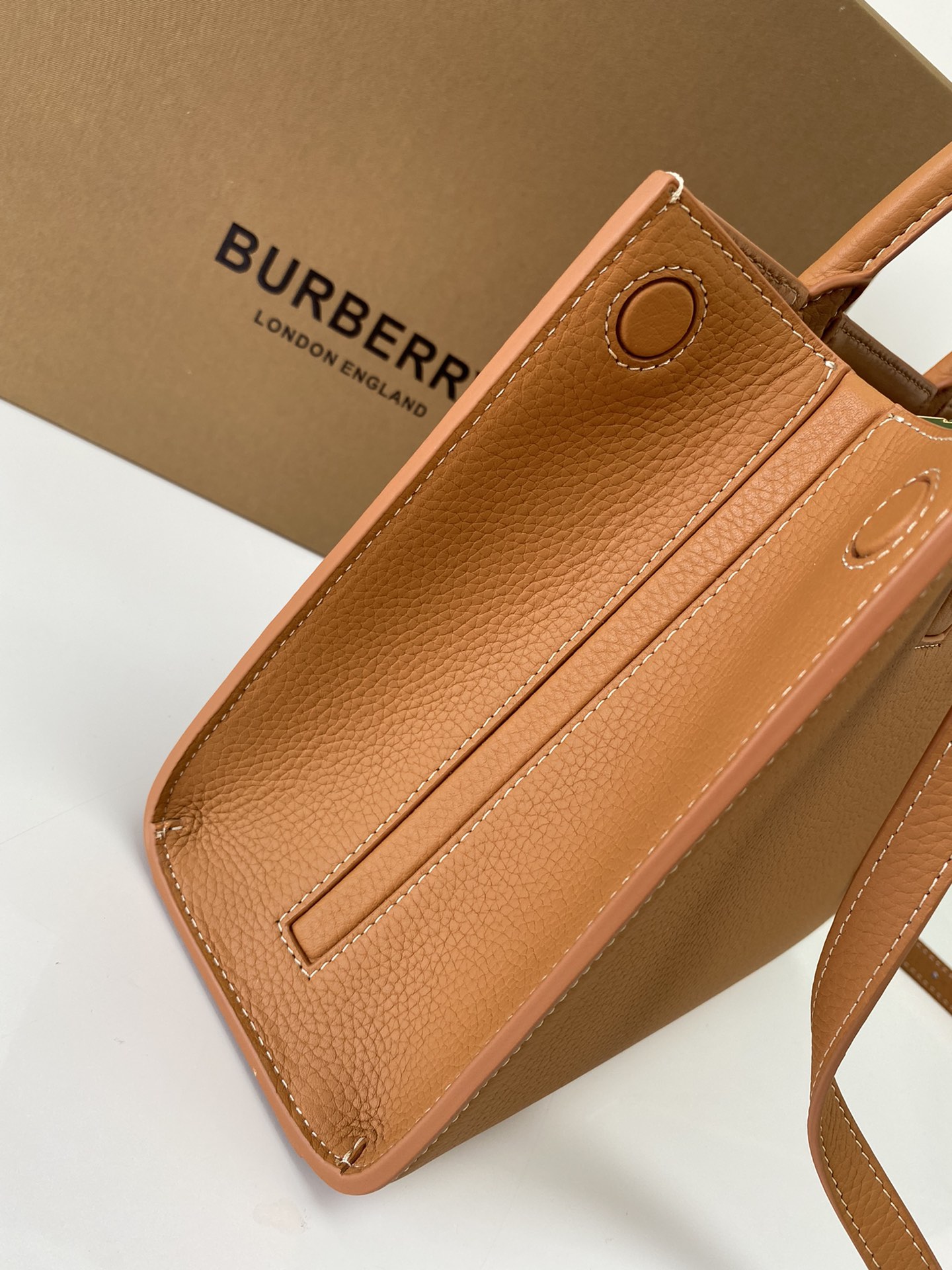 Burberry 044173 (8) 27x 11× 20cm