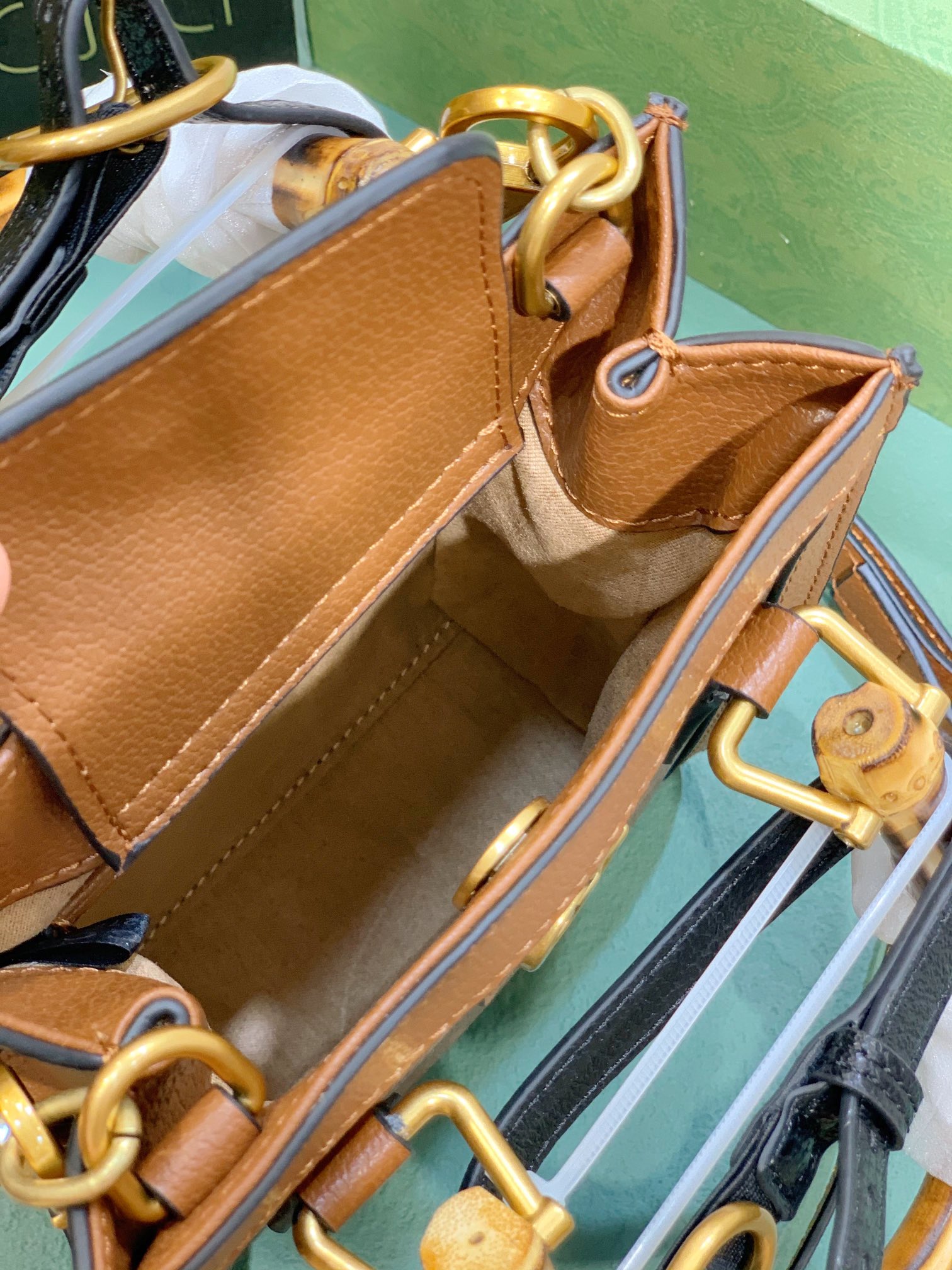 Gucci 739079 15.5x19.5x6cm