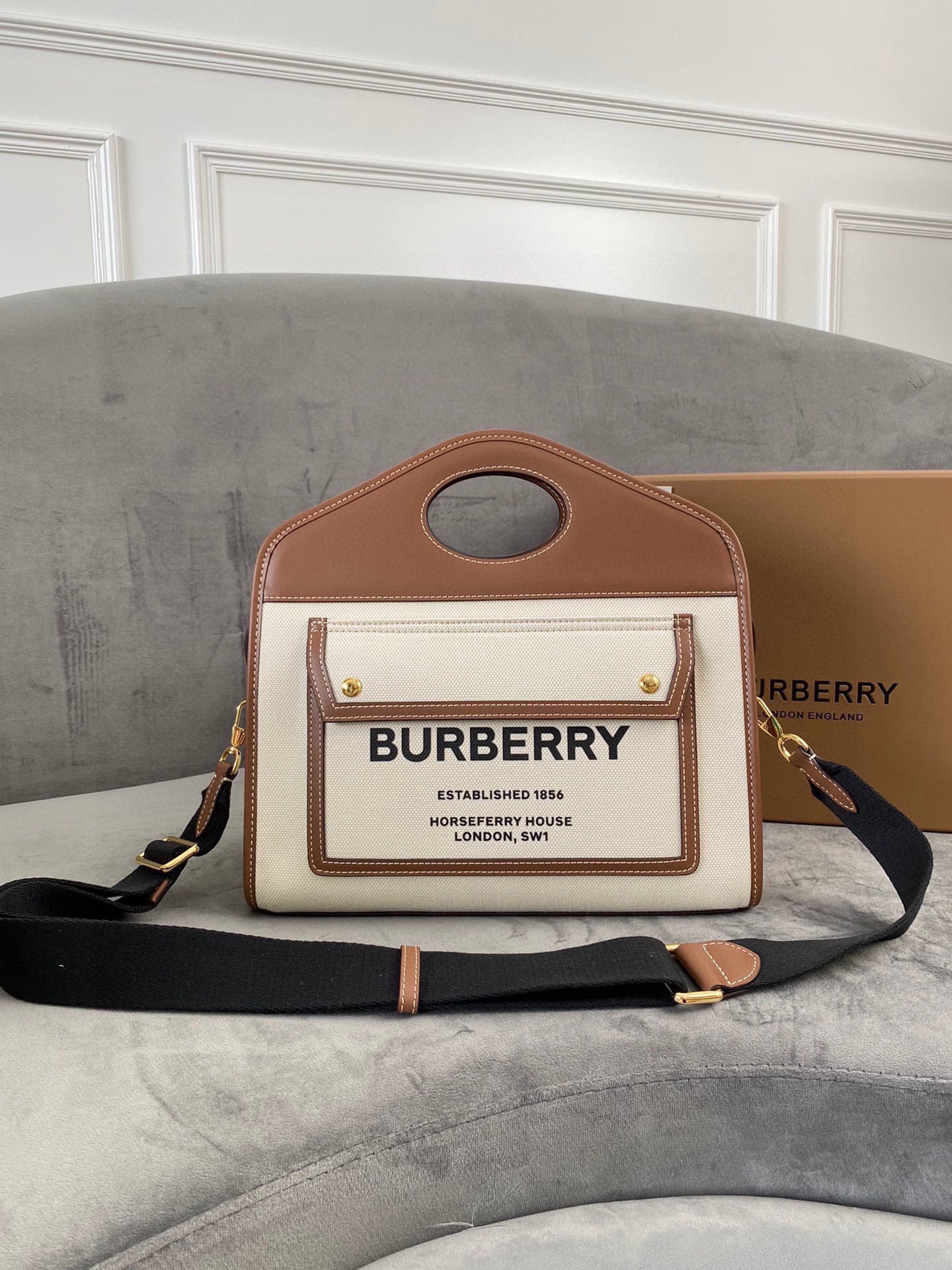 Burberry 784167 31 x 12 x 29.5cm