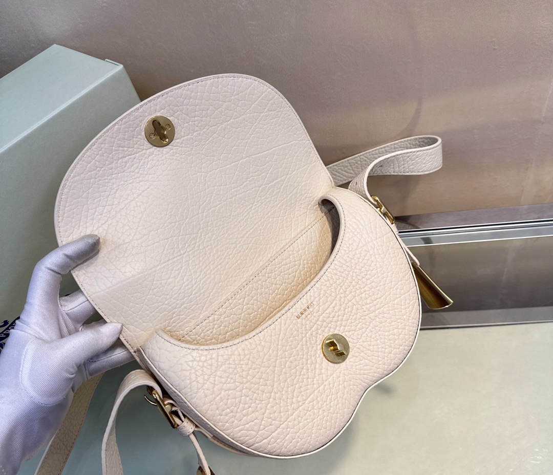 Burberry Chess 579175 (3) 25 × 6.5 x 17.5cm