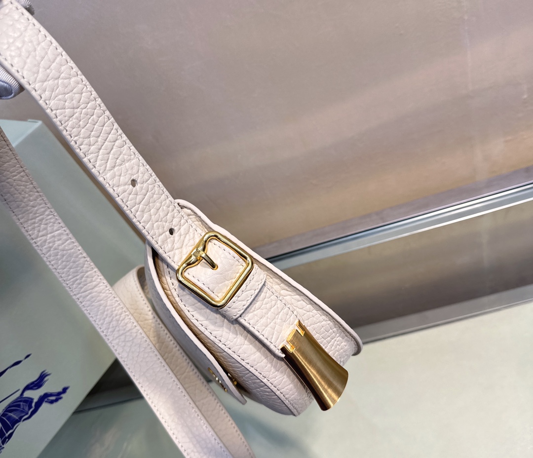 Burberry Chess 579175 (3) 25 × 6.5 x 17.5cm