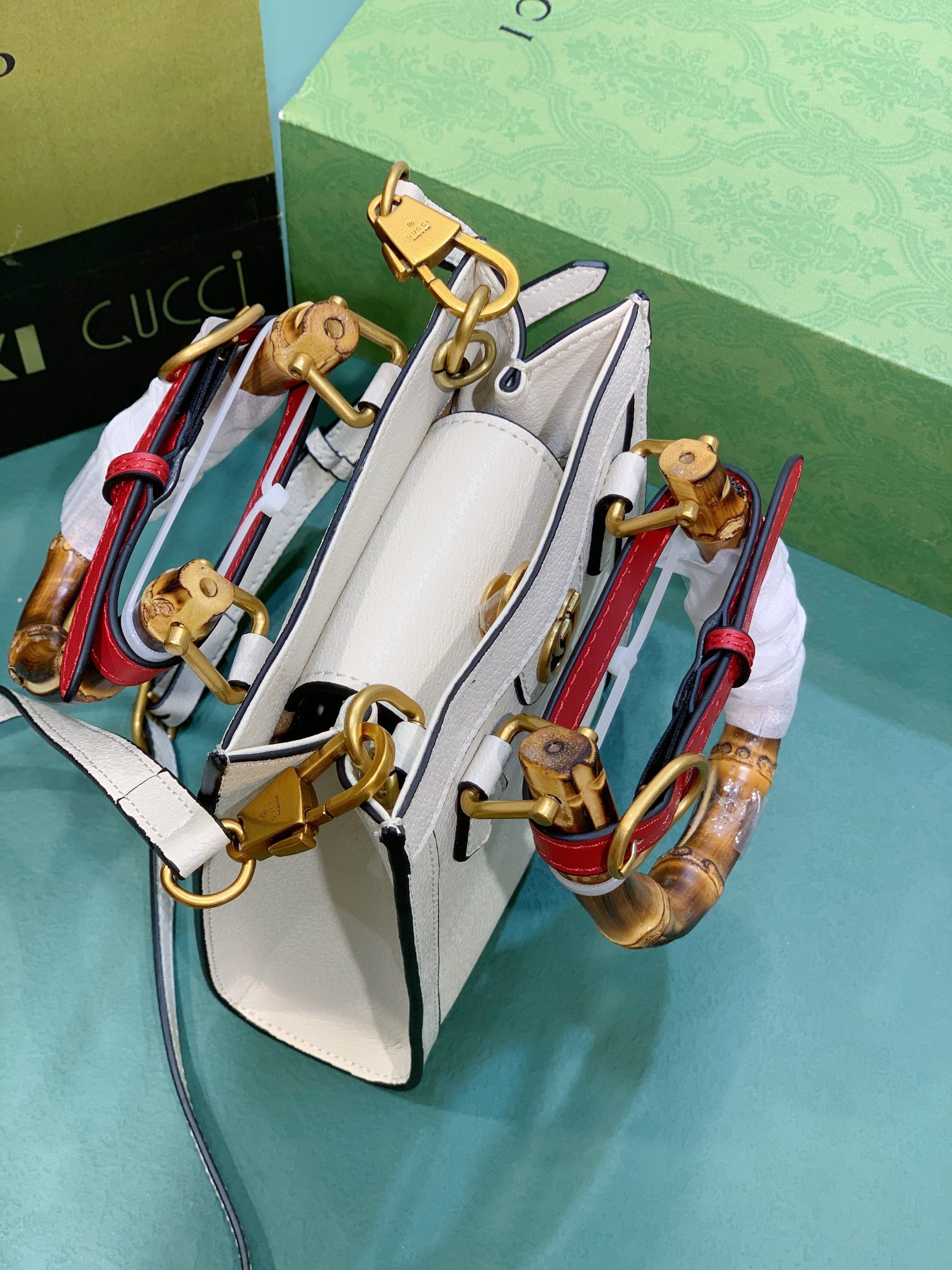 Gucci 739079 15.5x19.5x6cm