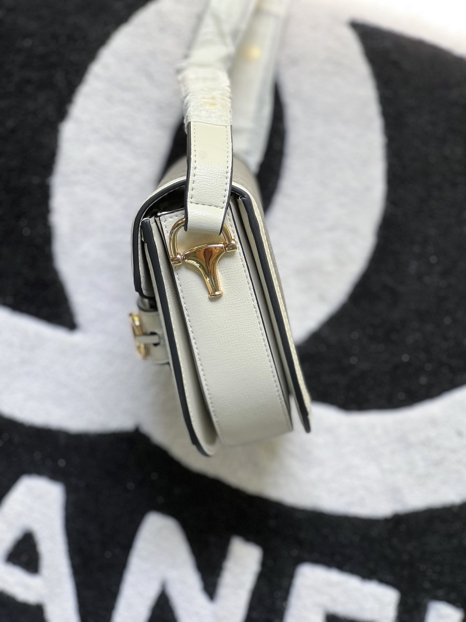 GUCCI 706191 18x17x6.5cm