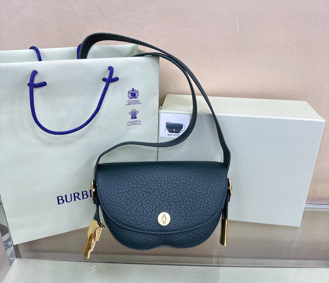 Burberry Chess 579175 (2) 25 × 6.5 x 17.5cm