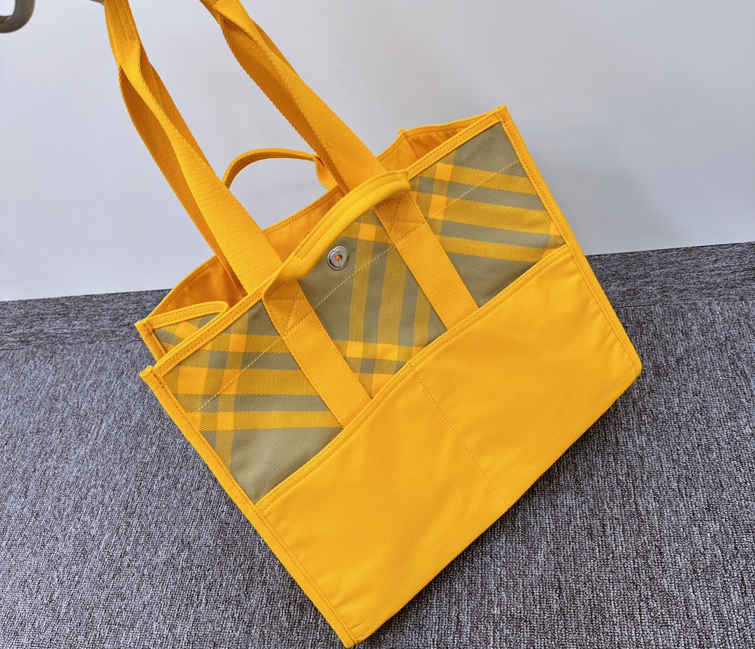 Burberry24 (9) 42x36x20