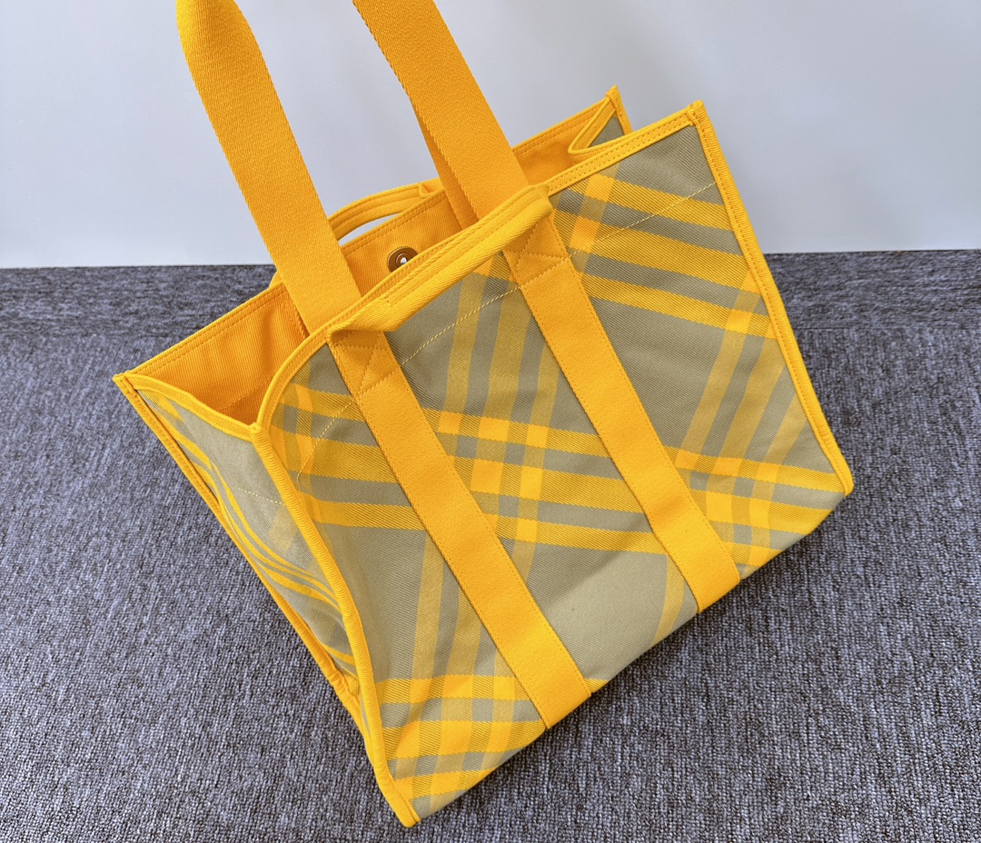 Burberry24 (9) 42x36x20