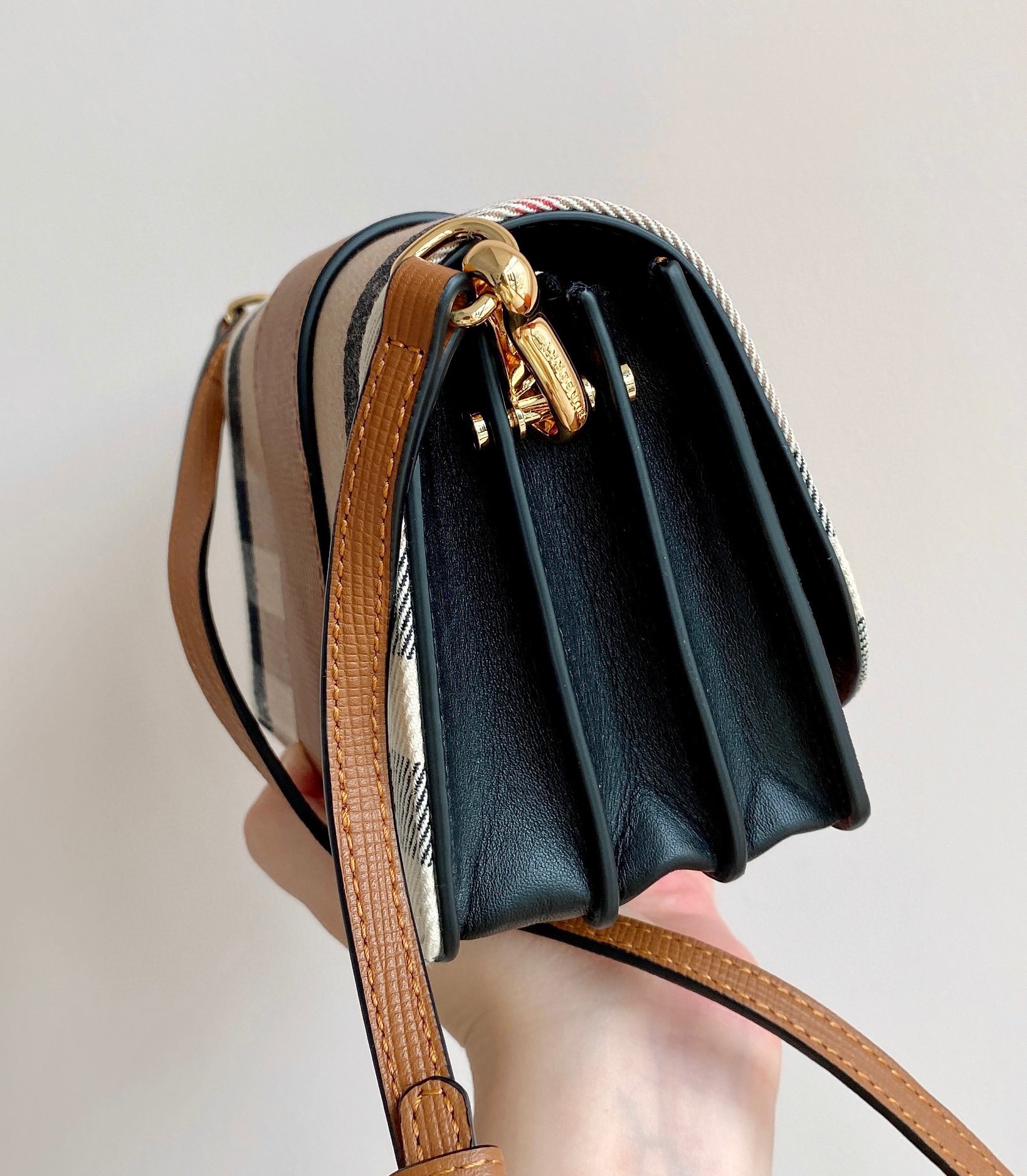 Burberry The Buckle 460160 19.5512cm