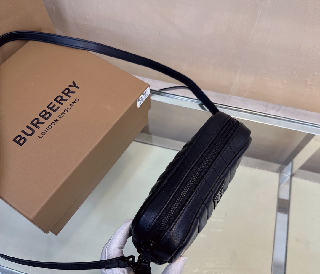Burberry Lola 048155 19 x 5.5 x 11cm