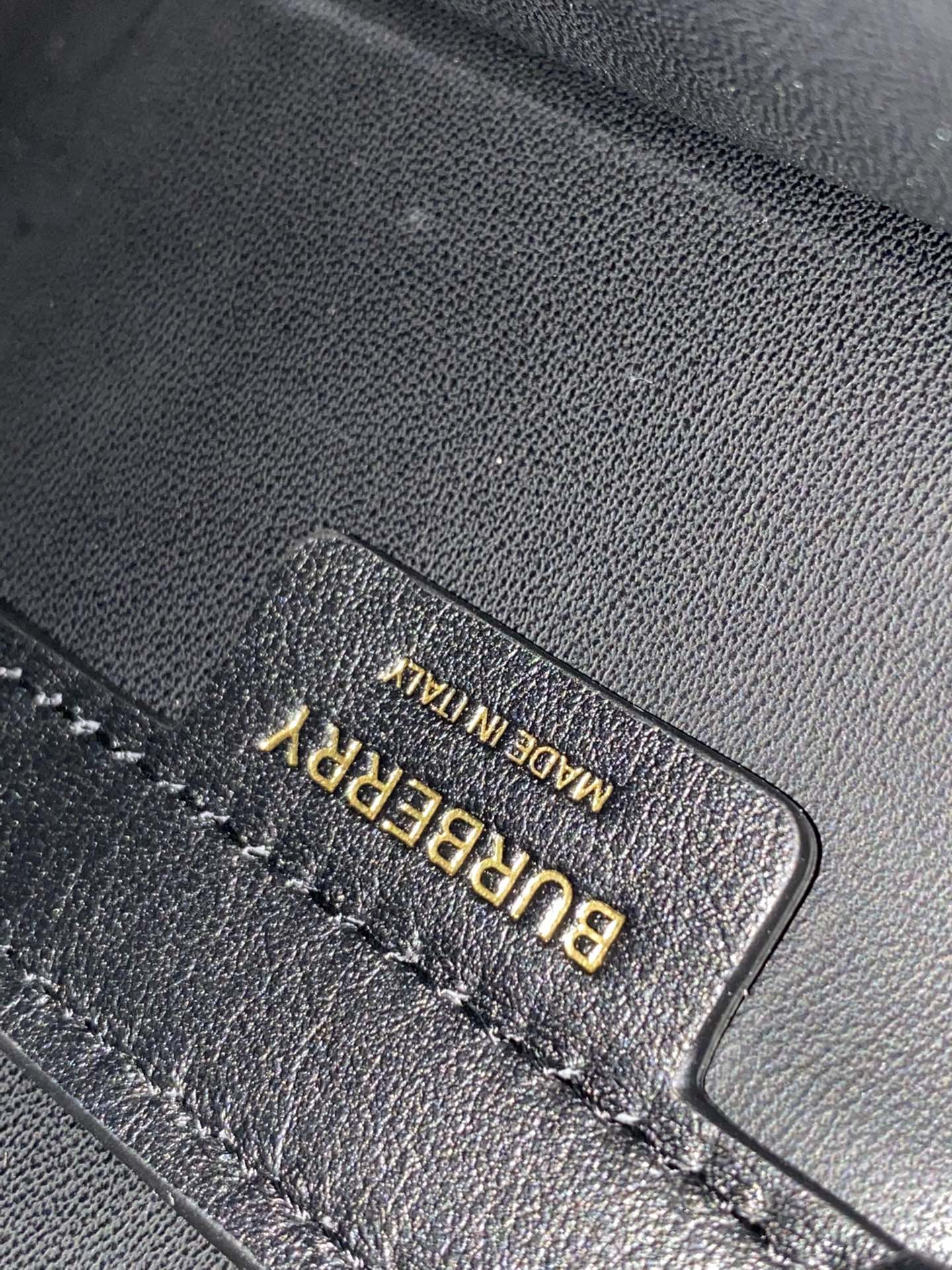 Burberry 949160 21 x 16.5 x 25cm