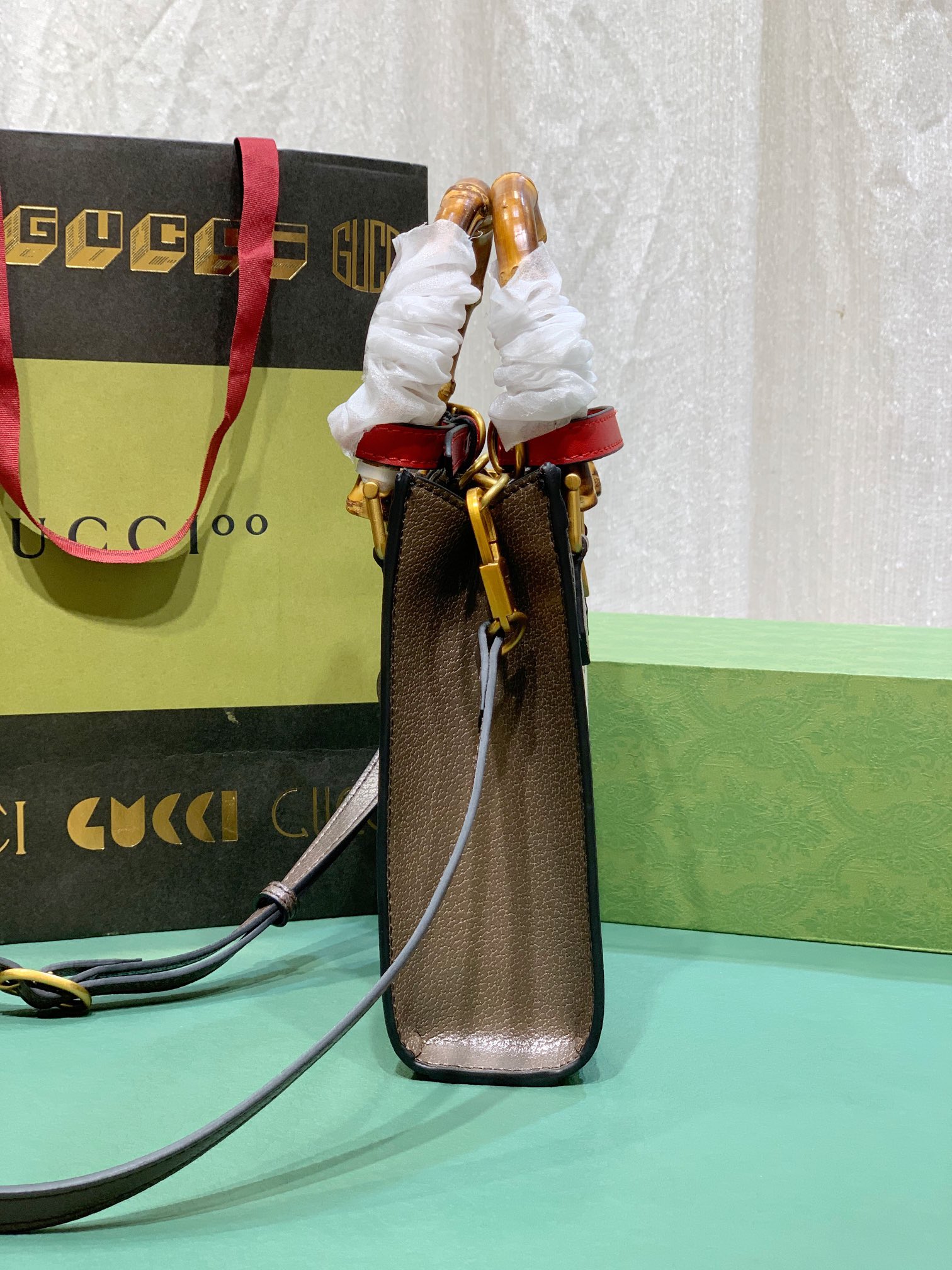 Gucci 739079 15.5x19.5x6cm