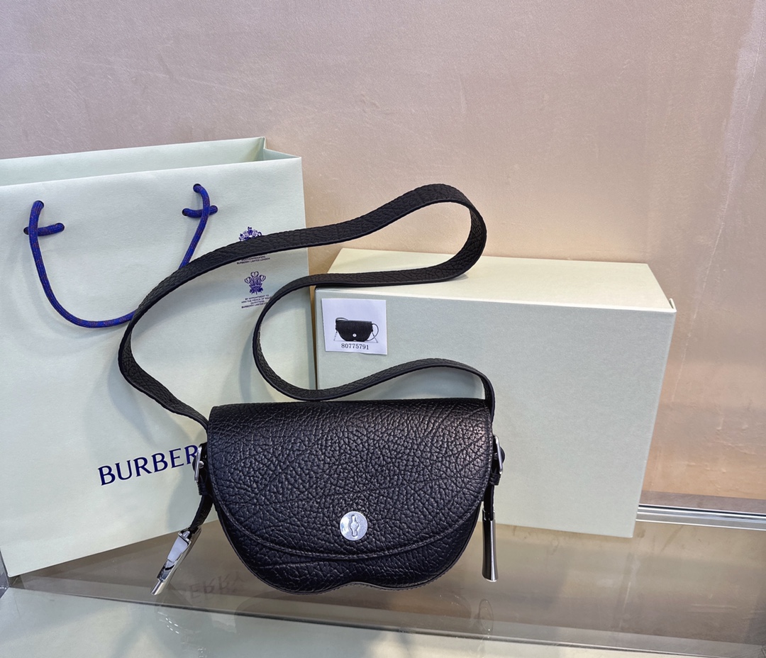 Burberry Chess 579175 25 × 6.5 x 17.5cm