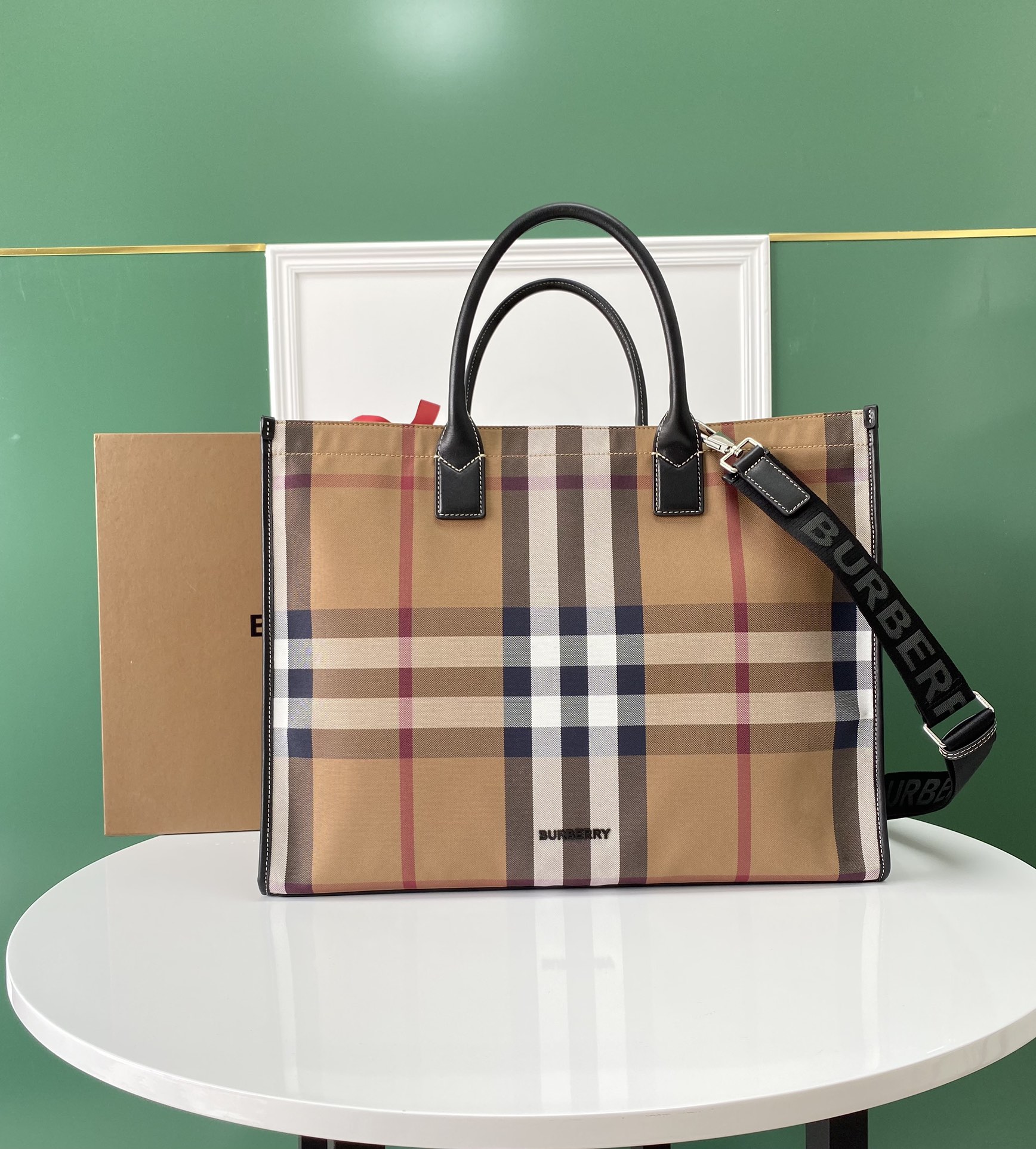Burberry24 (11) 894170 45x34x19