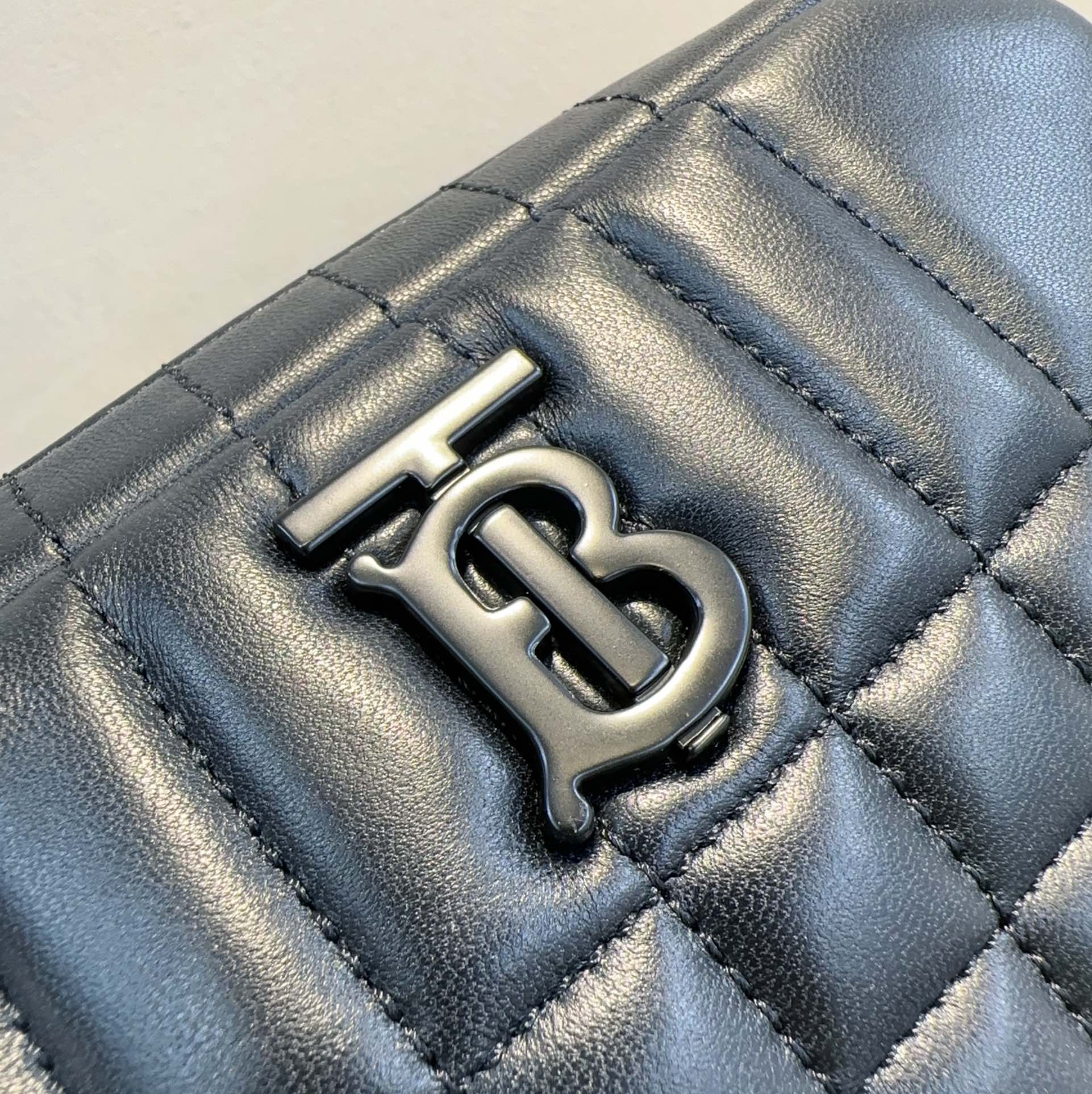 Burberry Lola 048155 19 x 5.5 x 11cm