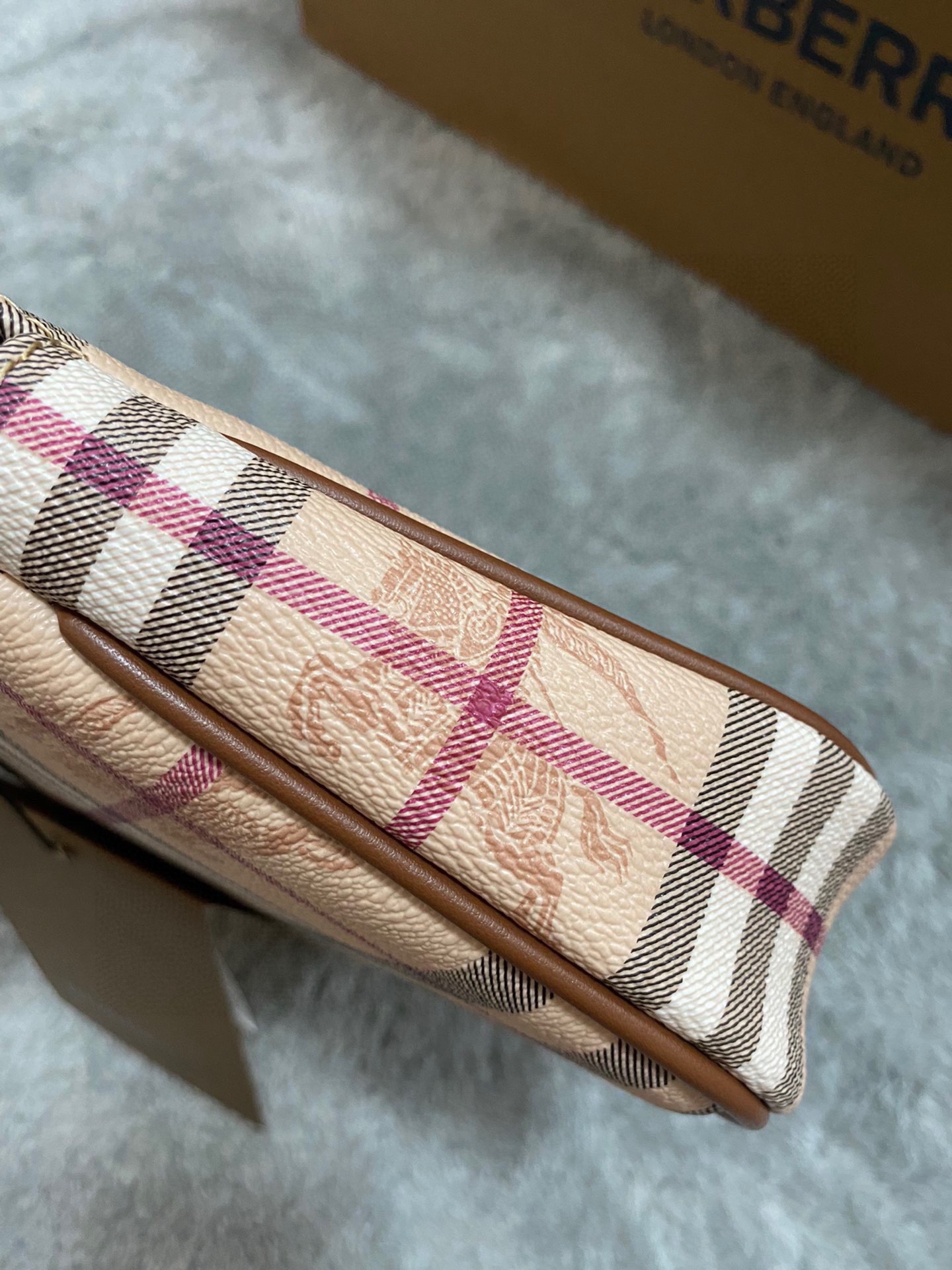 Burberry 881928 21x5x14cm
