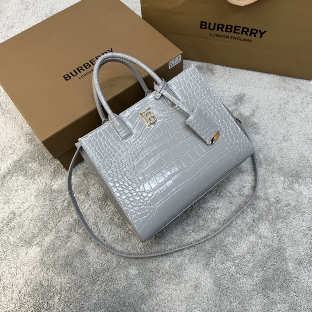 Burberry 044173 (10) 27x 11× 20cm