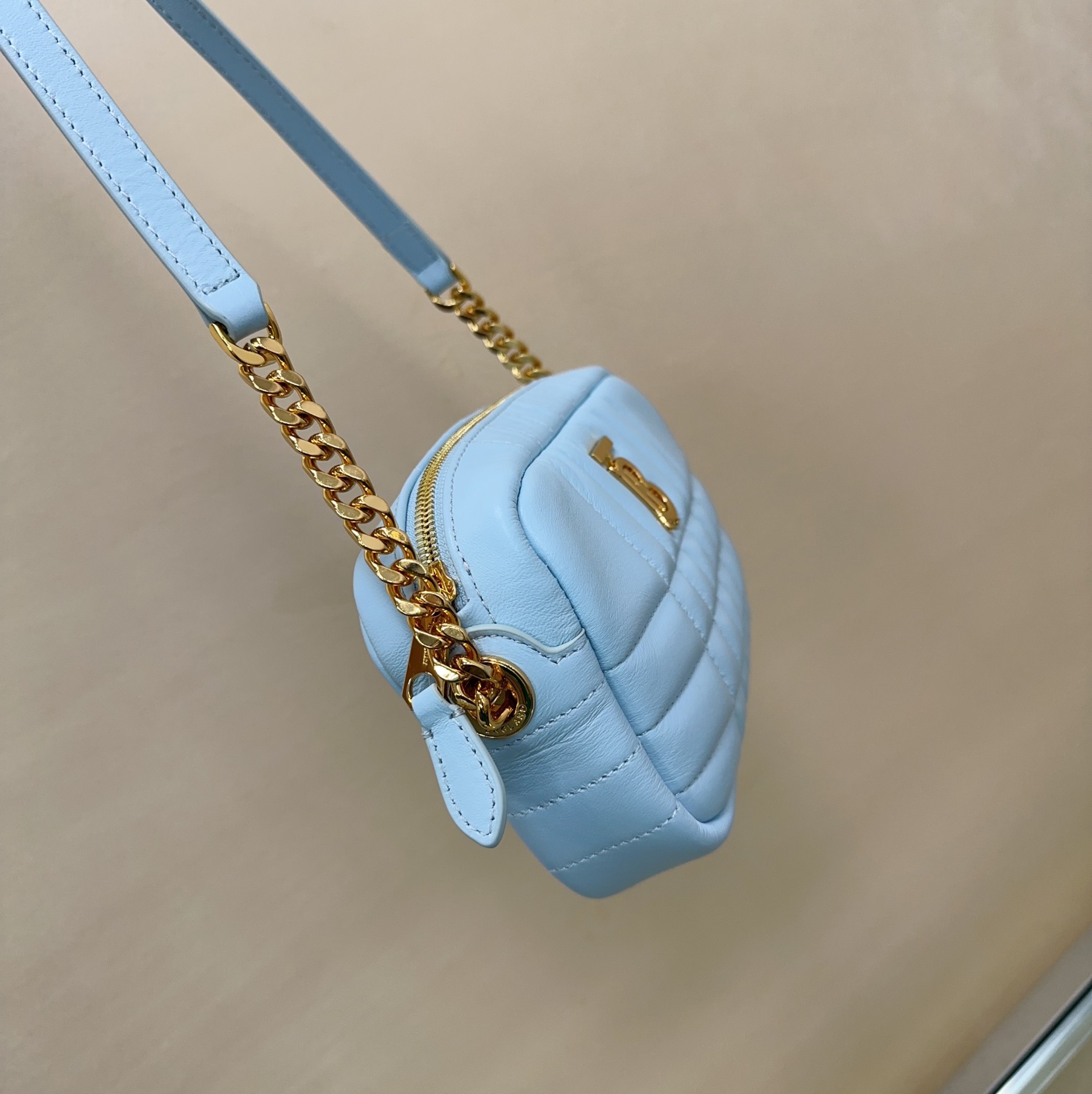 Burberry Lola 048155 (2) 19 x 5.5 x 11cm