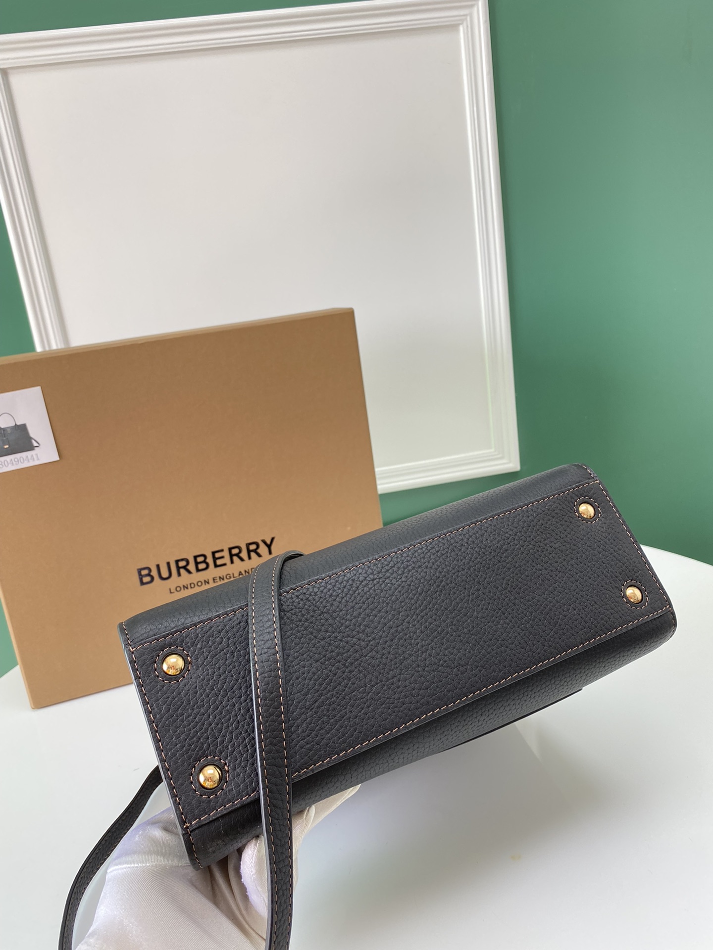 Burberry 044173 (9) 27x 11× 20cm