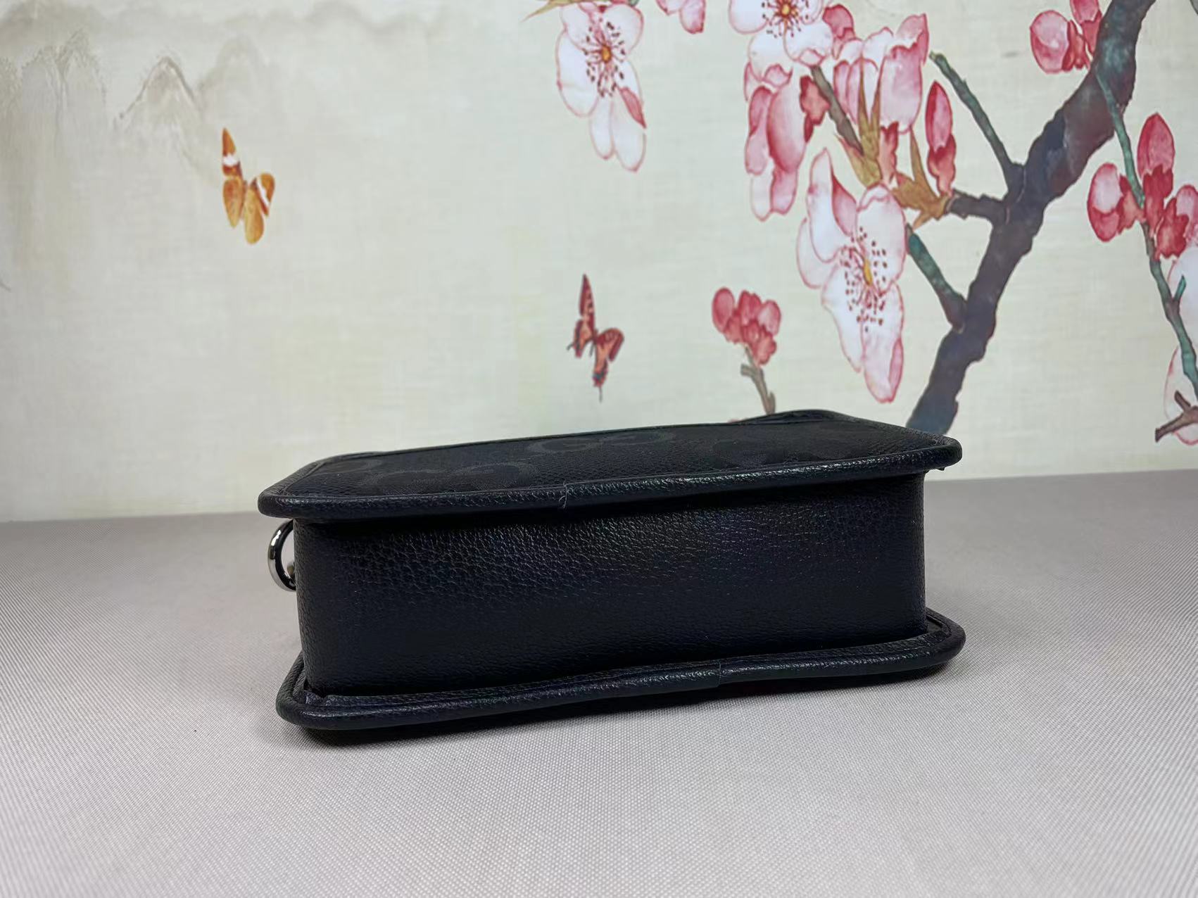 GUCCI 696075 22.5X14X7cm