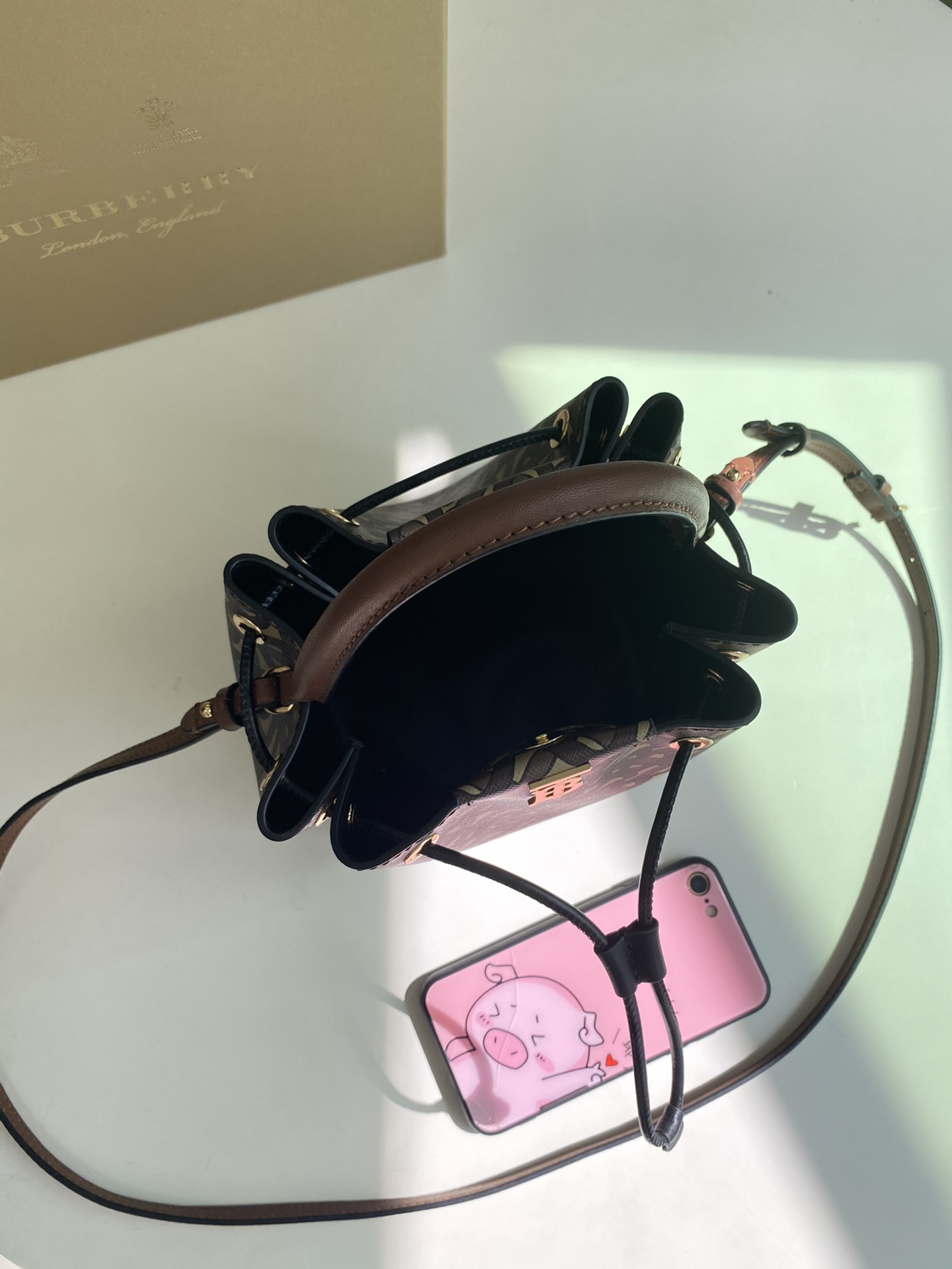 Burberry 541155 16 x 15 x 17.5cm