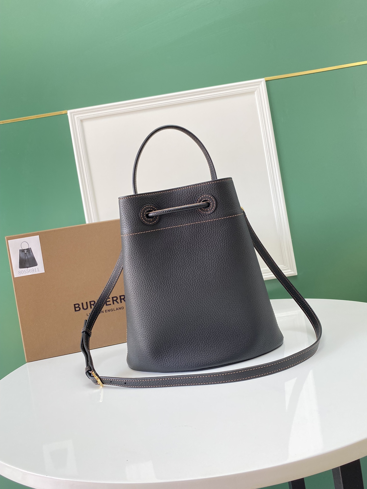 Burberry 691173 16 x 26 x 26cm