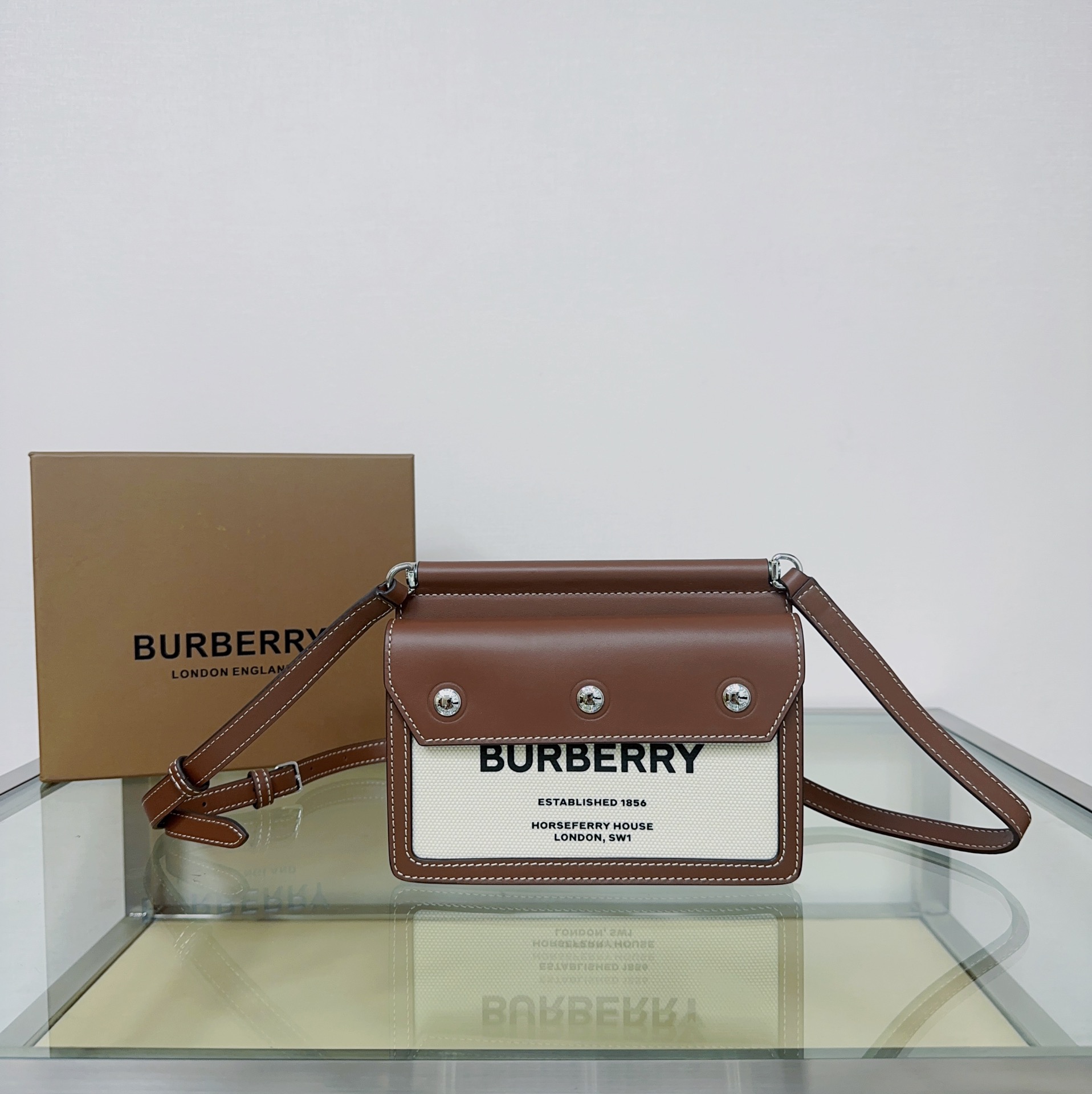 Burberry 611163 19 x 5 x 15cm