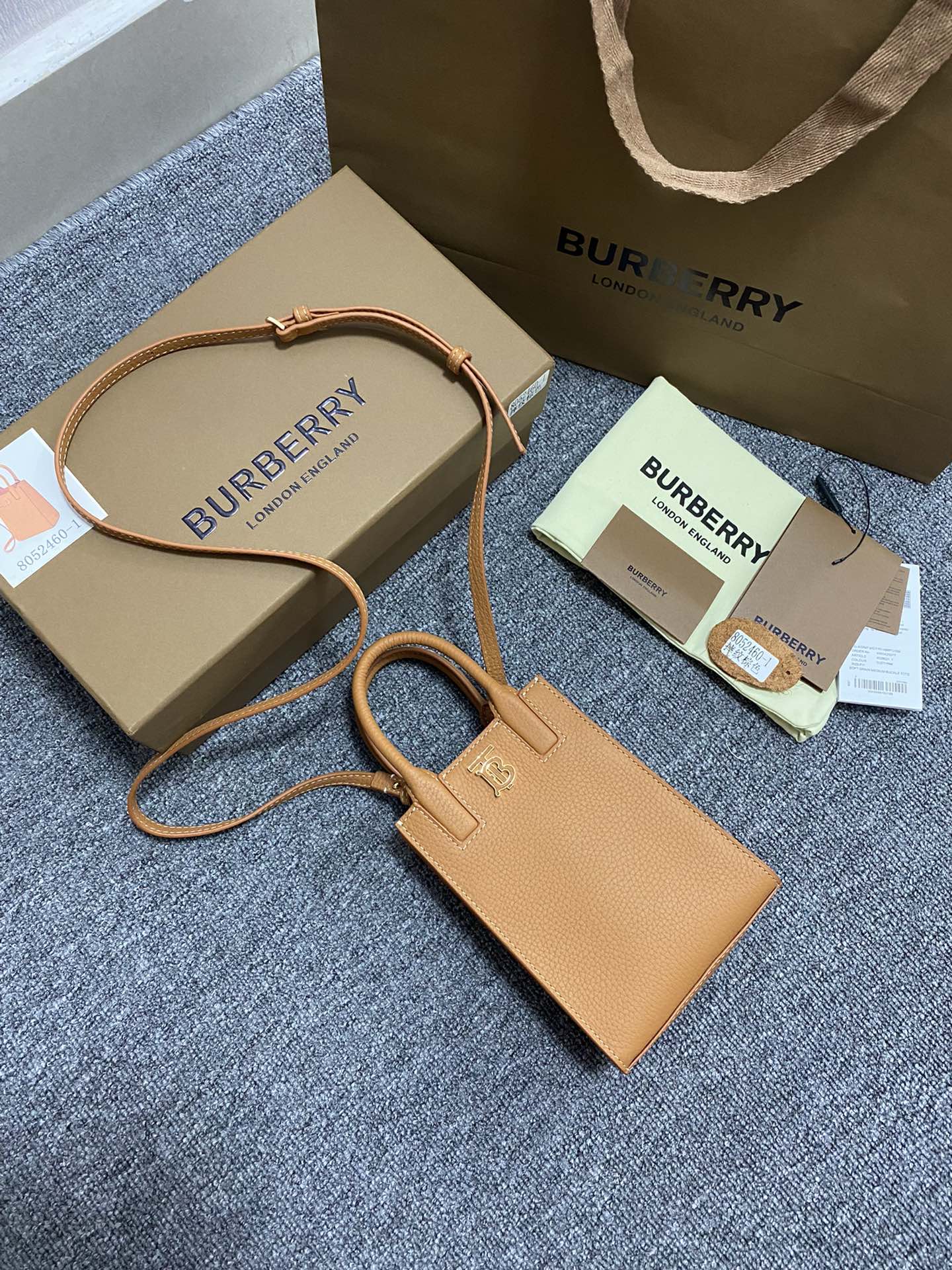 Burberry Frances 460-1460153 (3) 13 x 7.5 x 18cm