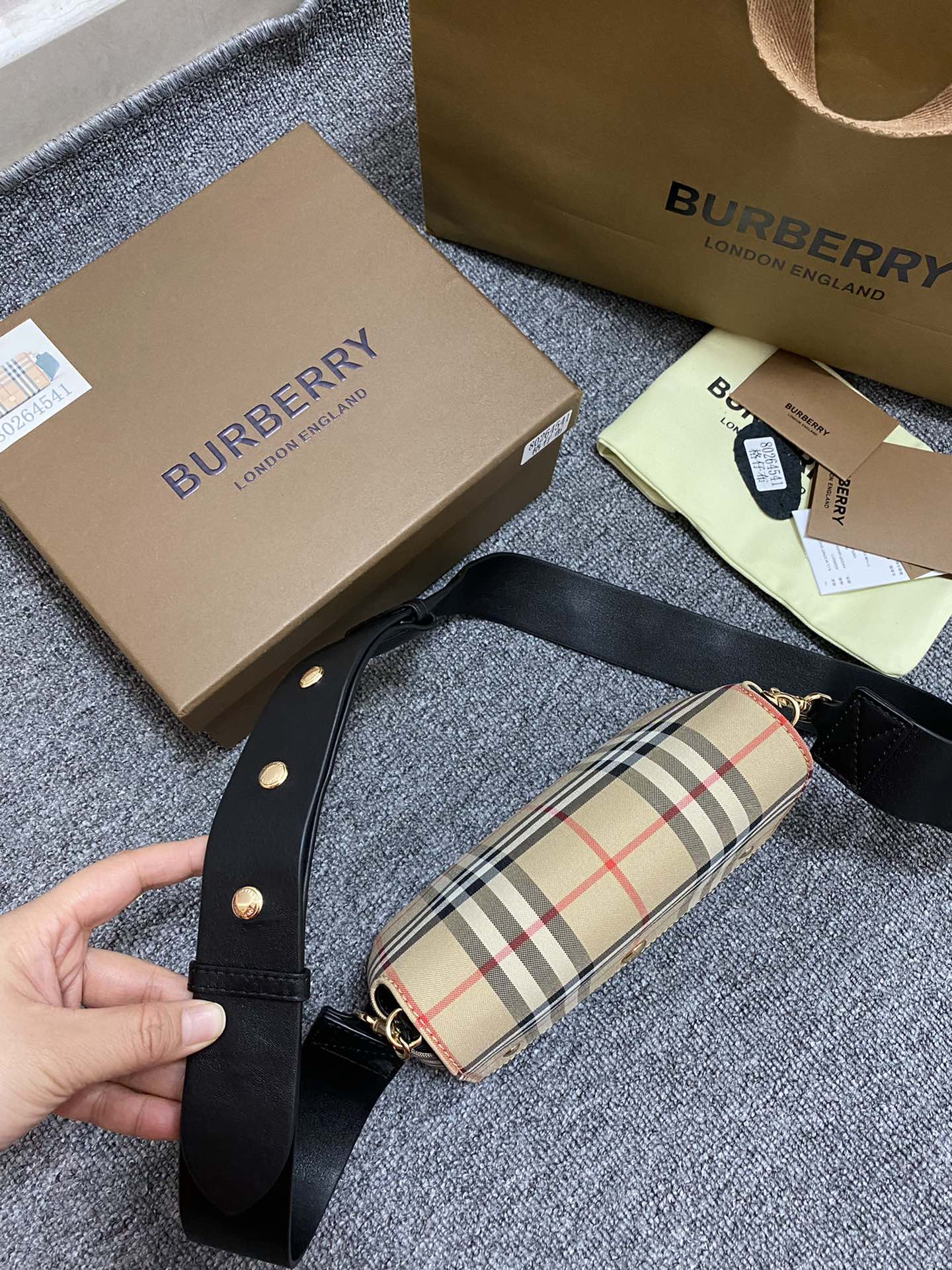 Burberry Vintage 454153 18 x 8 x 12cm