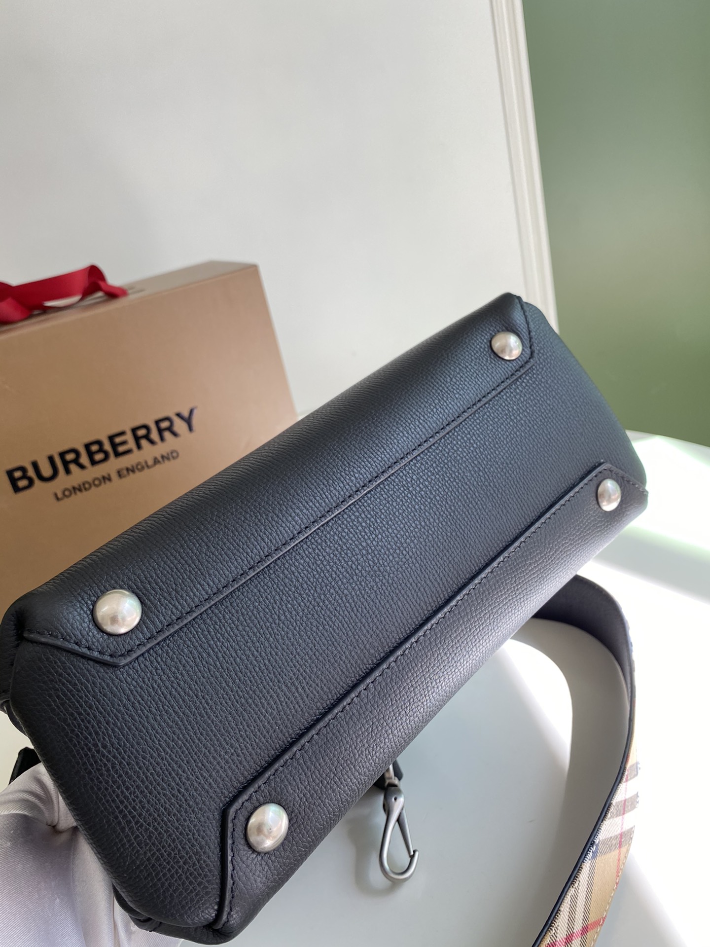 Burberry 637163 26 x 12 x 19cm
