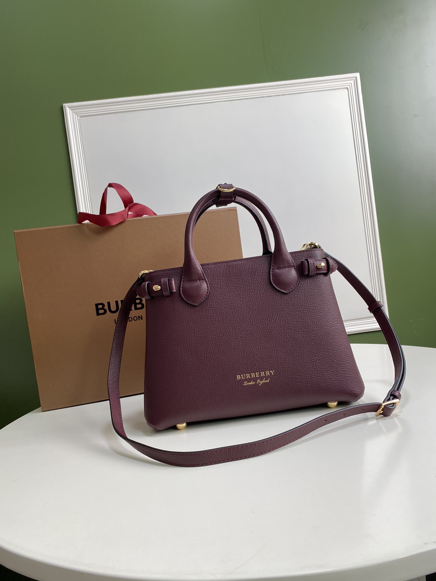 Burberry The Banner 713163 (4) 26cm