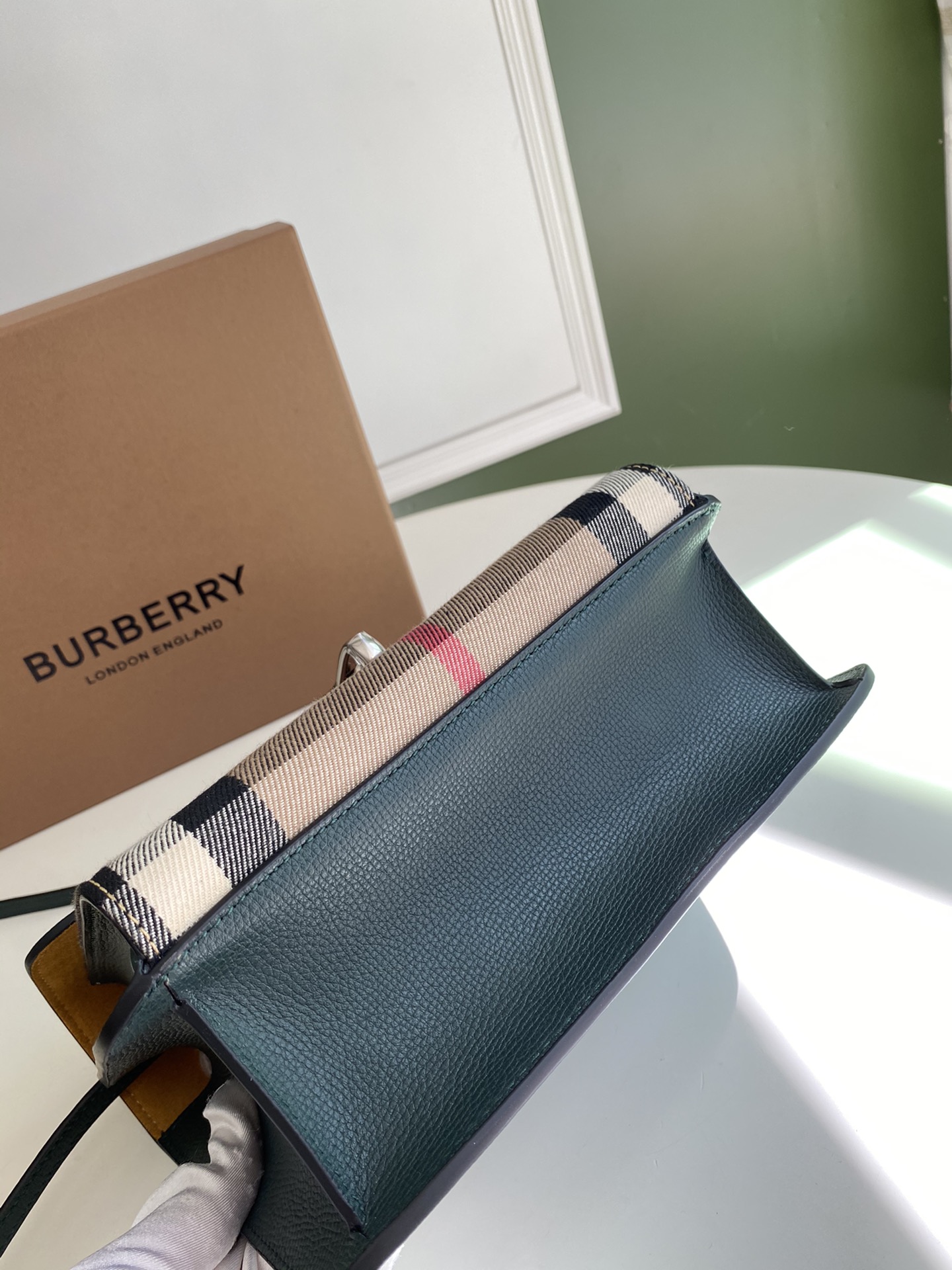 Burberry 813153 24x7x18cm