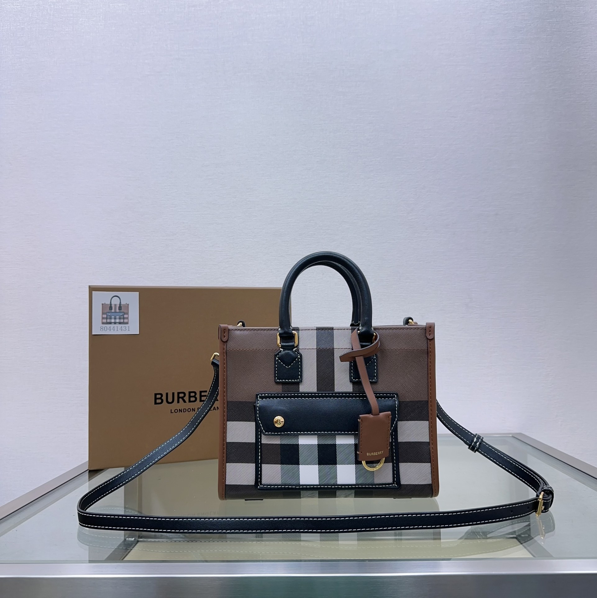 Burberry 143158 23 x 8 x 19cm