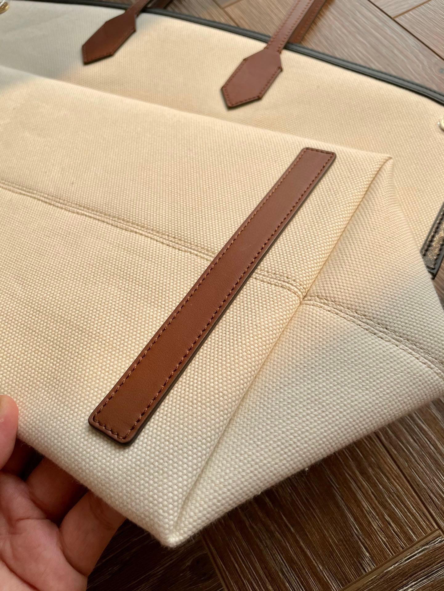 Burberry (4) Society  38x32x22cm