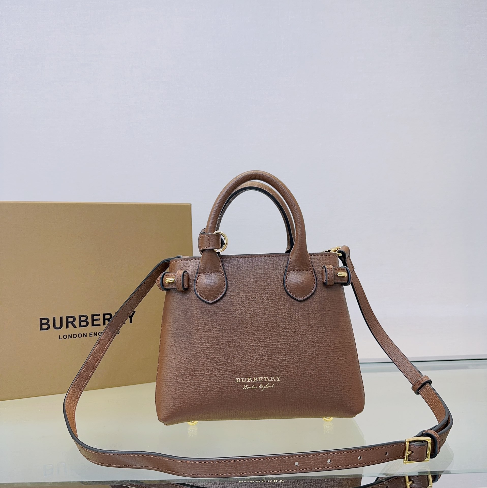 Burberry The Banner 7121 22 x 12 x 17cm